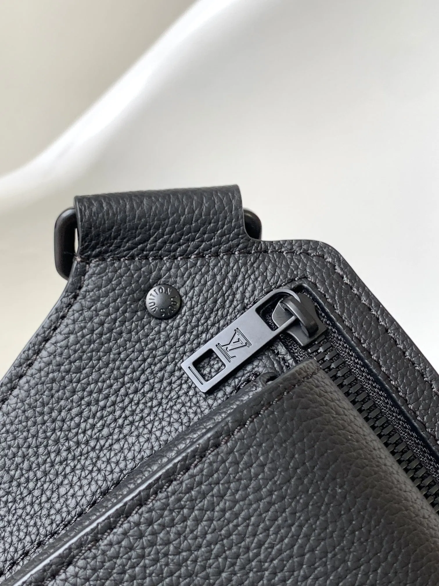 Louis Vuitton Takeoff Sling M57081 - 图片 6