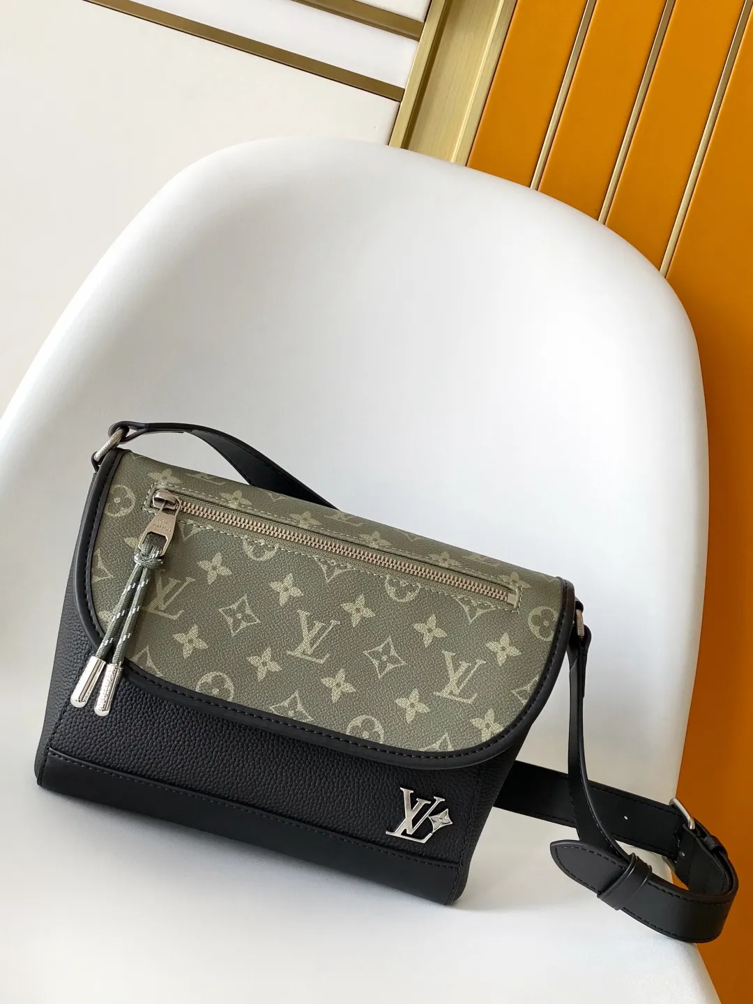 Louis Vuitton Pulse Messenger M12625 - 图片 3