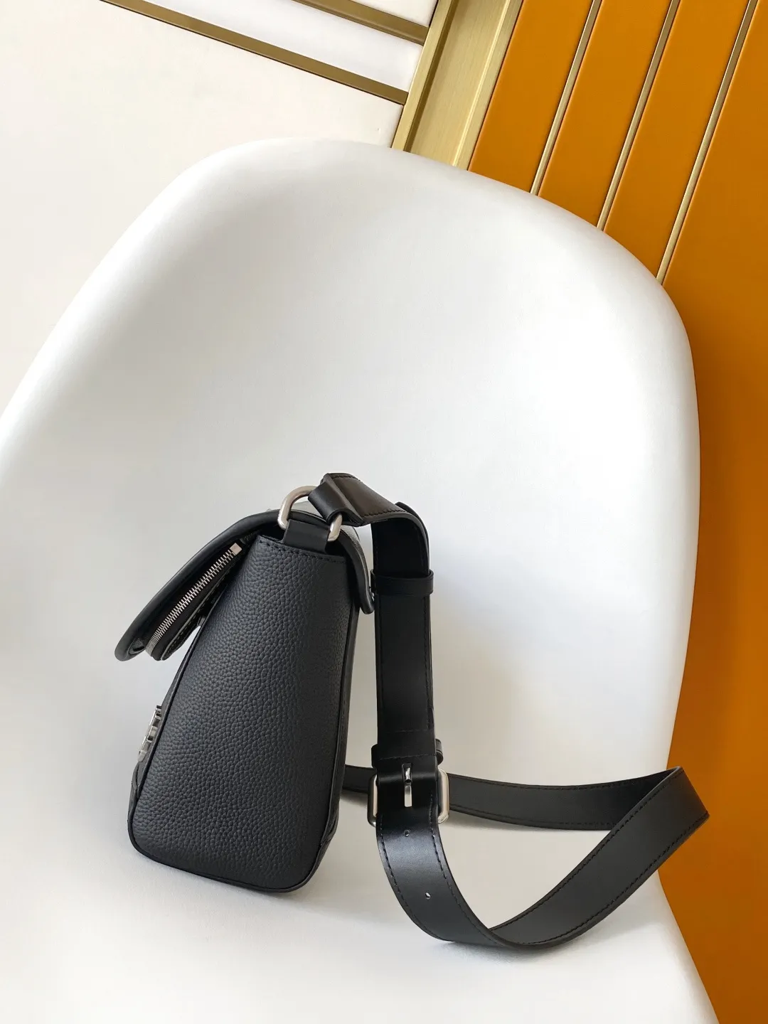 Louis Vuitton Pulse Messenger M12625 - 图片 4
