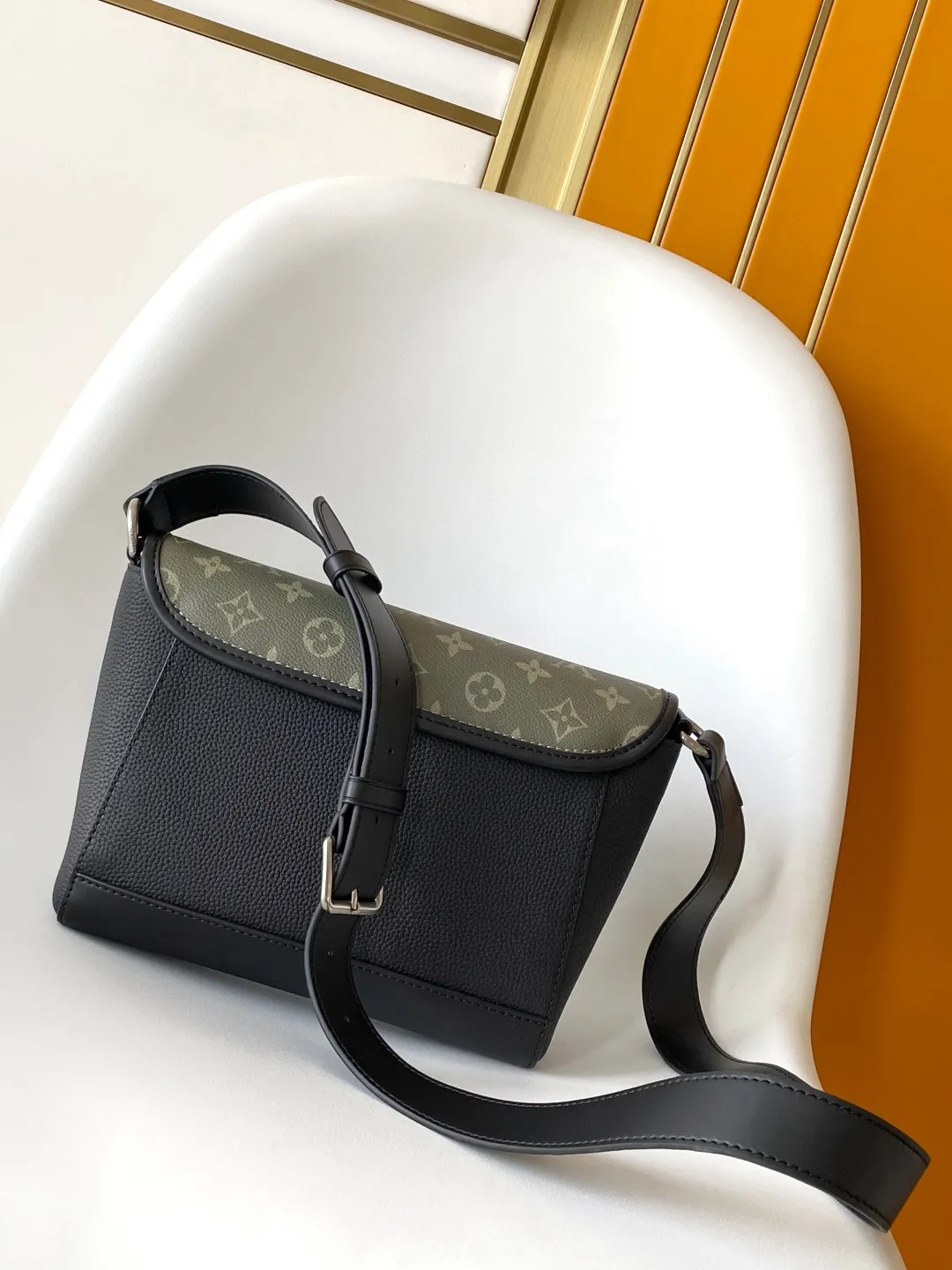 Louis Vuitton Pulse Messenger M12625 - 图片 5