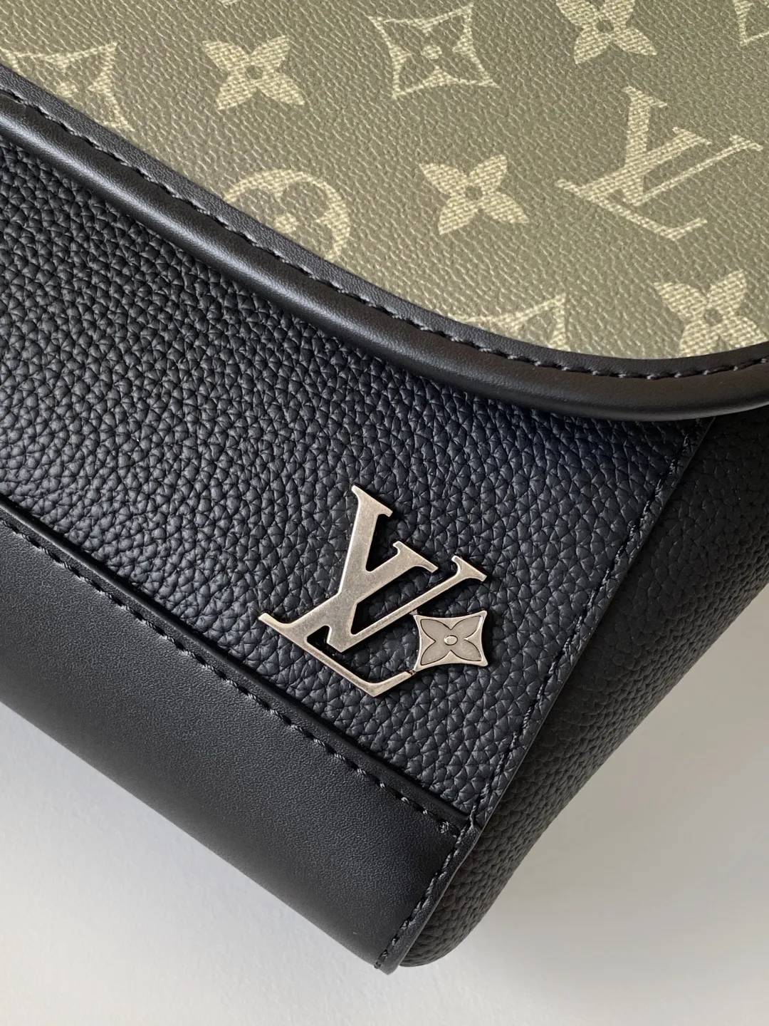 Louis Vuitton Pulse Messenger M12625 - 图片 7