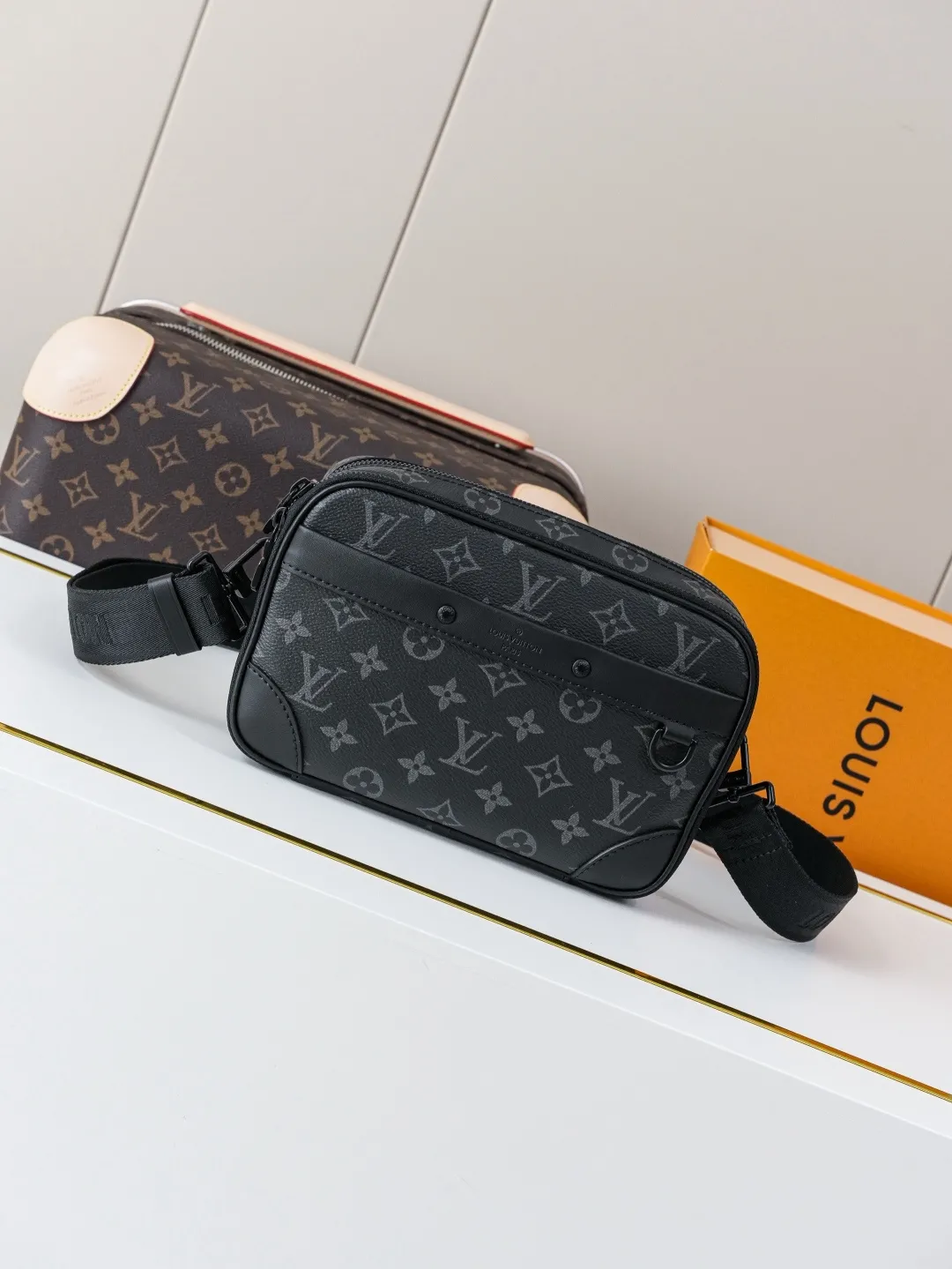 Louis Vuitton Alpha Messenger M46955 - Image 3