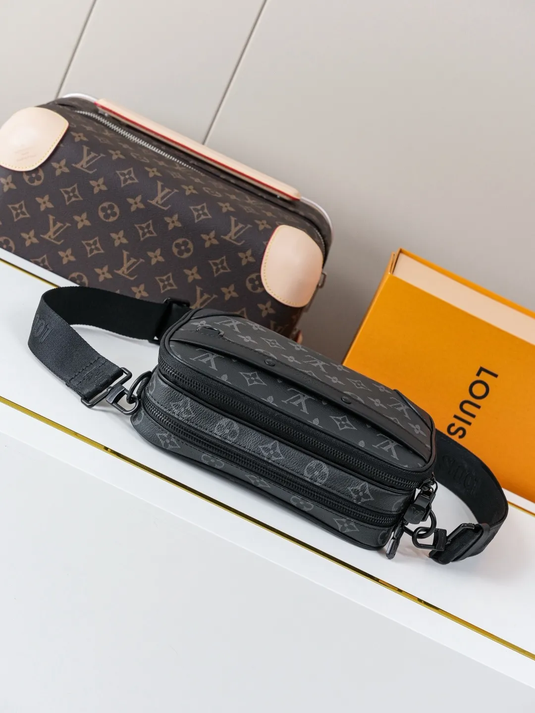 Louis Vuitton Alpha Messenger M46955 - Image 8