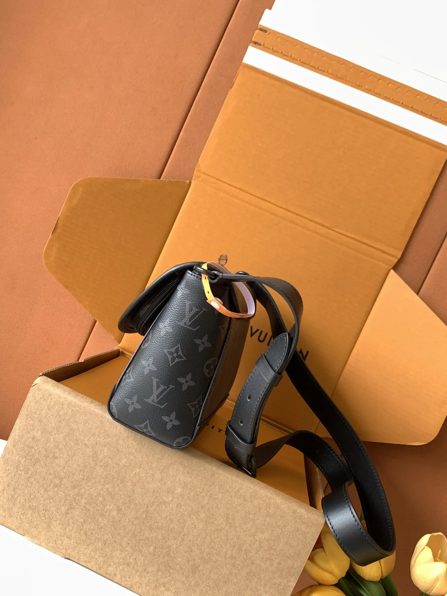 Louis Vuitton Pulse Messenger M12681 - Image 4