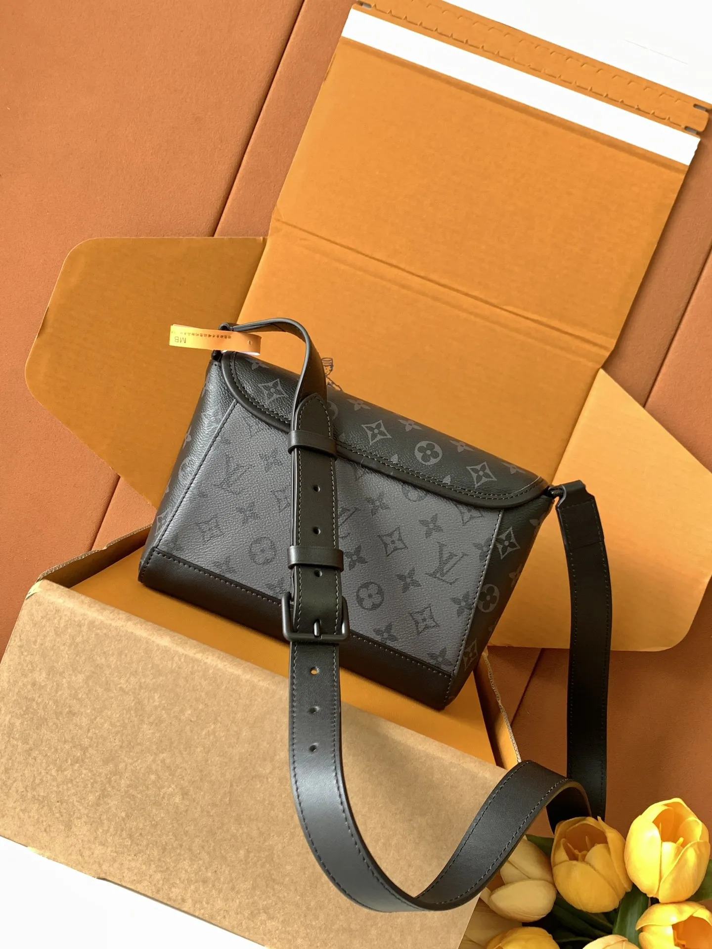Louis Vuitton Pulse Messenger M12681 - Image 5