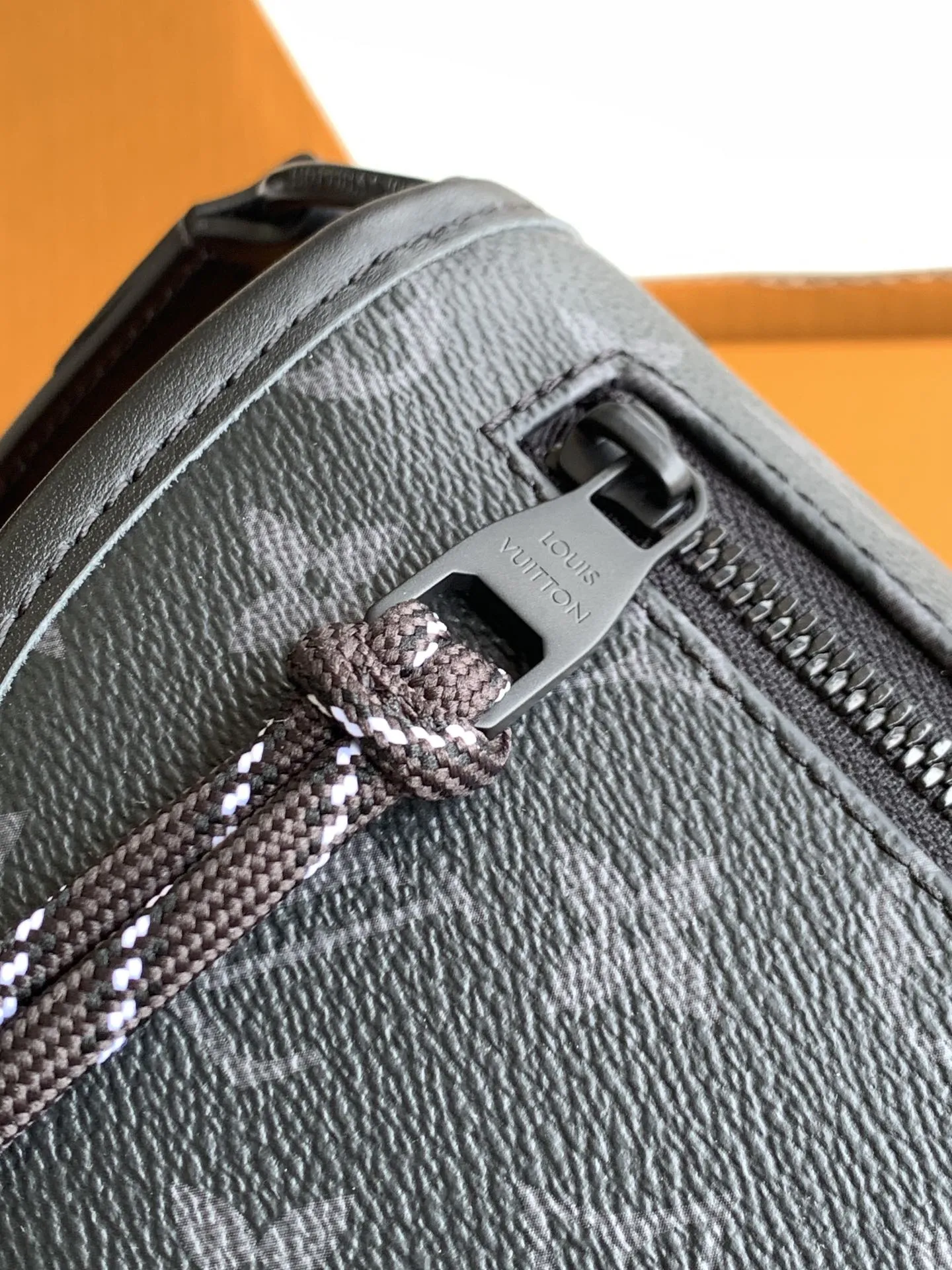 Louis Vuitton Pulse Messenger M12681 - Image 7