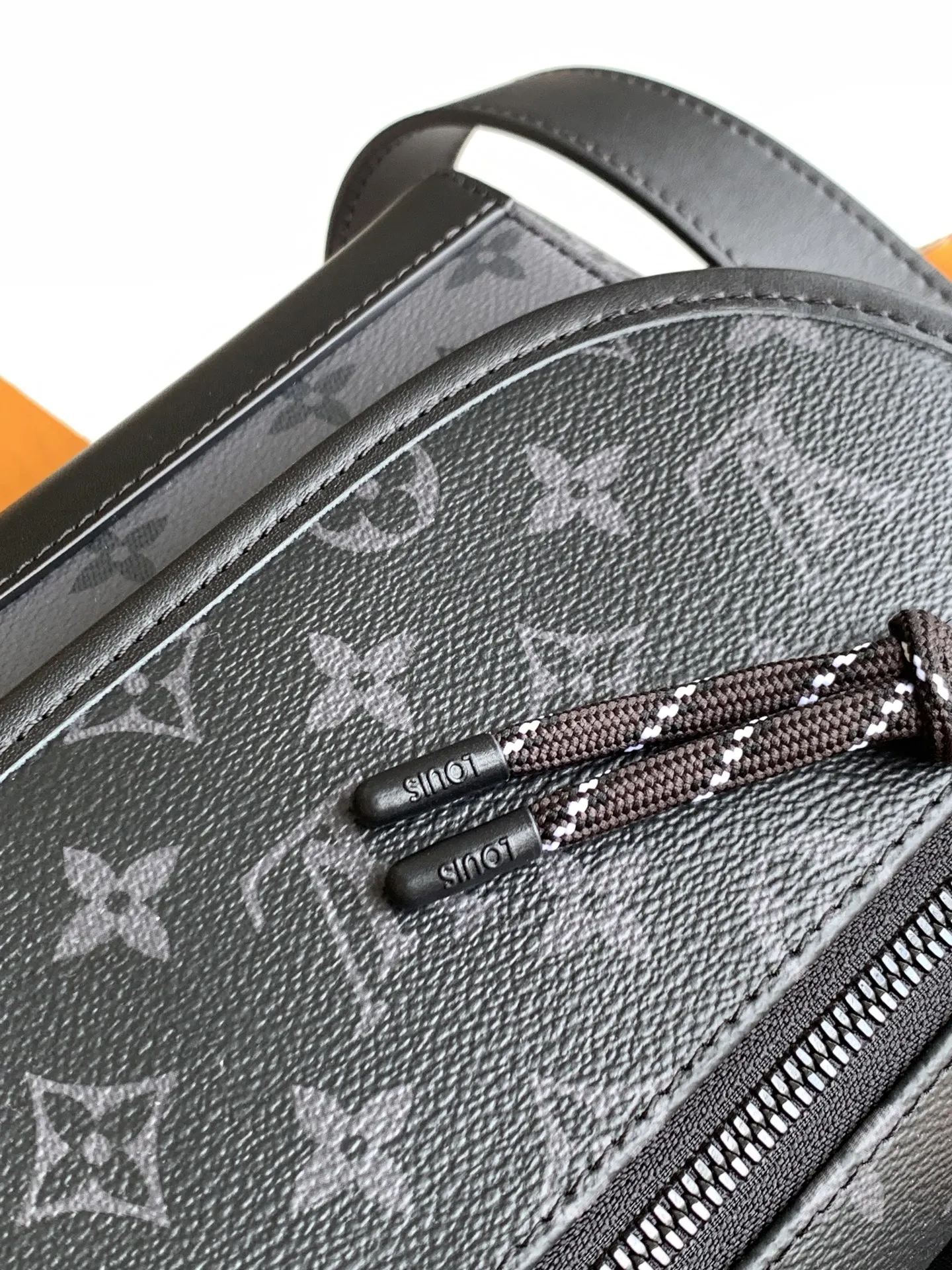 Louis Vuitton Pulse Messenger M12681 - Image 9