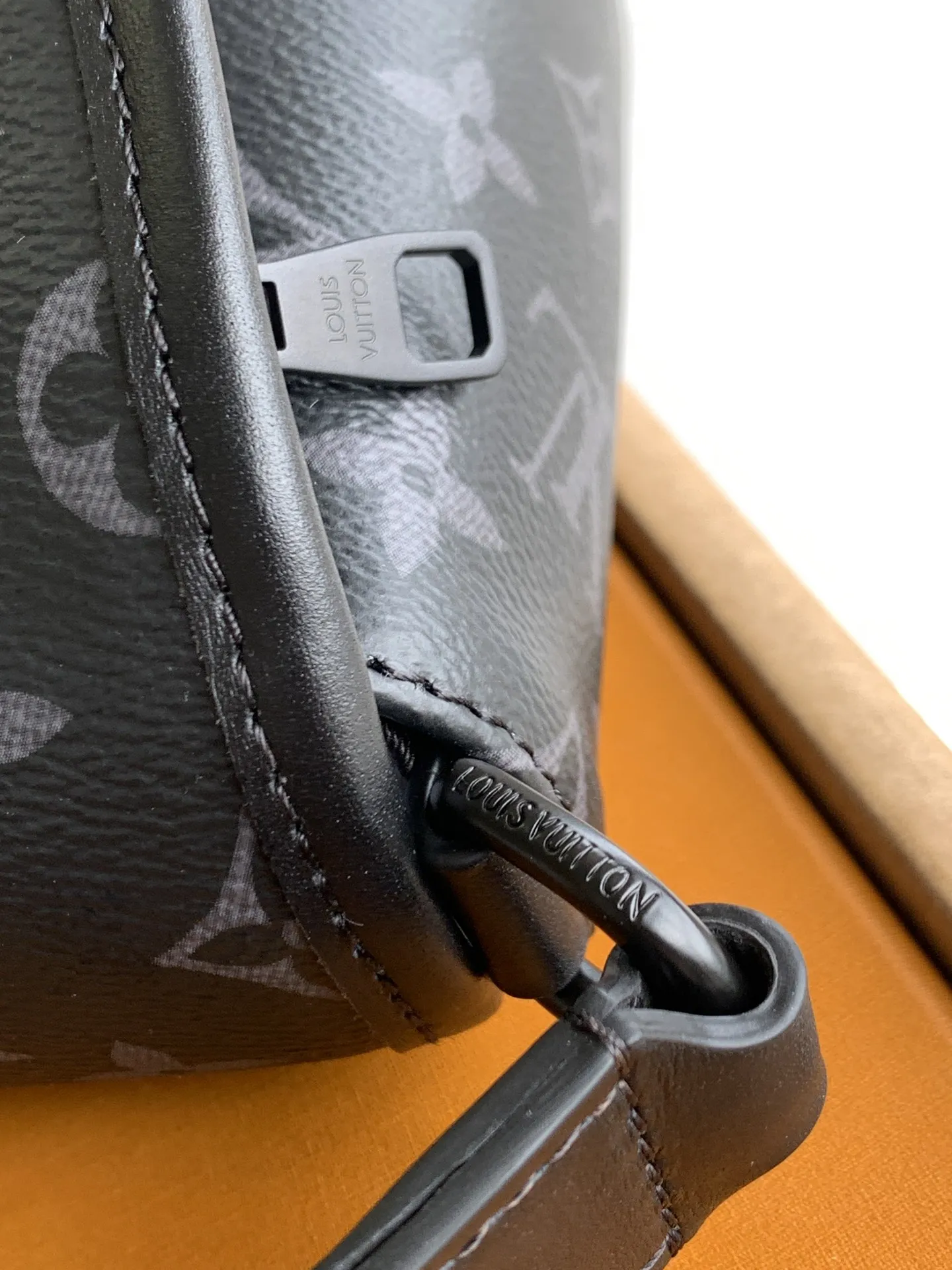 Louis Vuitton Pulse Messenger M12681 - Image 10