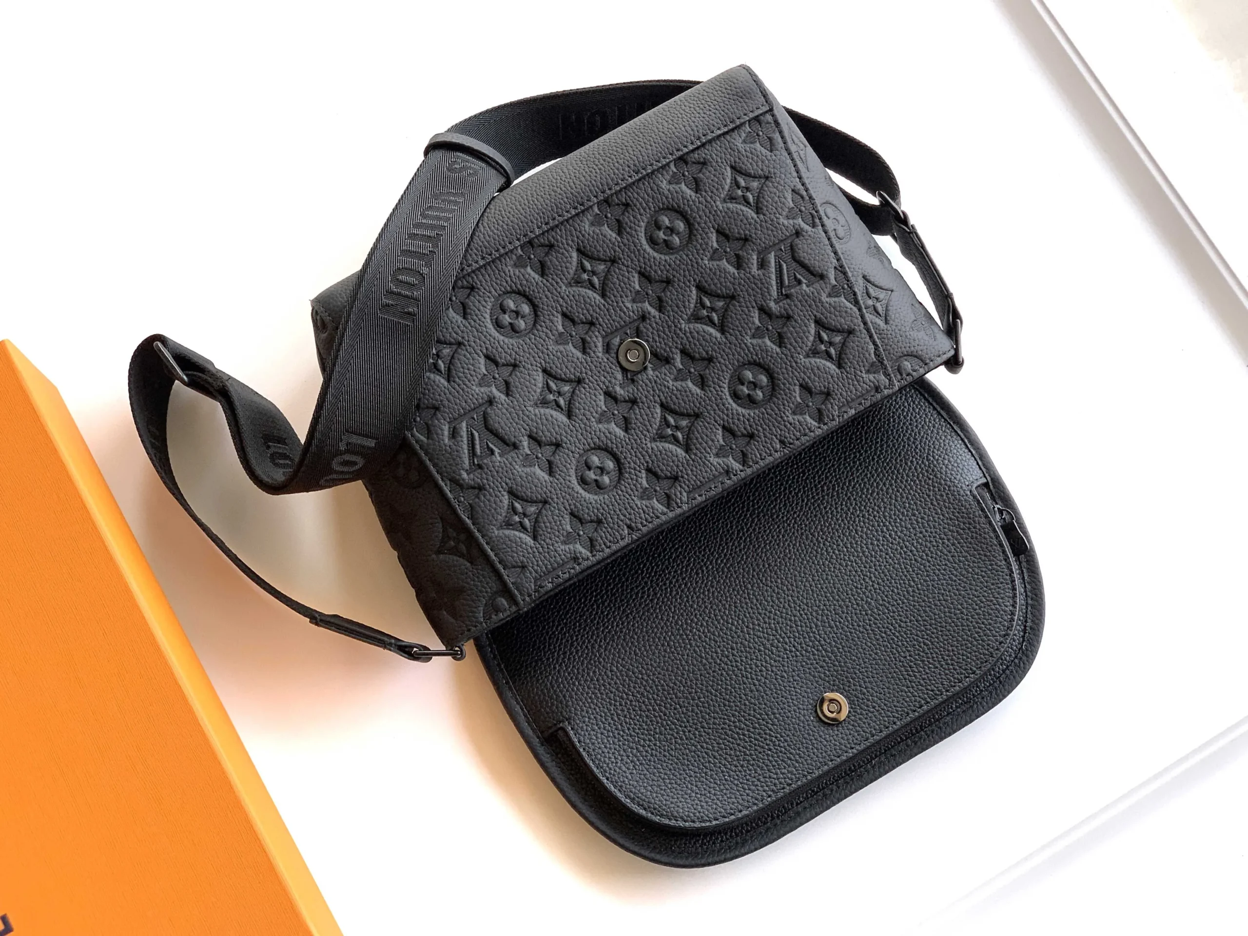 Louis Vuitton Pulse Messenger M14874 - 图片 7