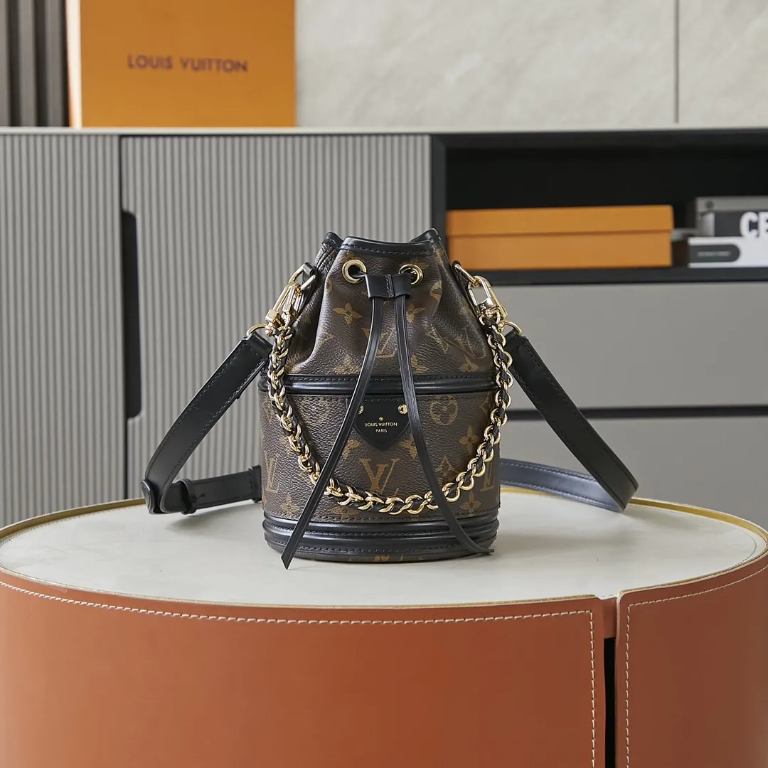 Louis Vuitton Canoé M83480 - Image 3