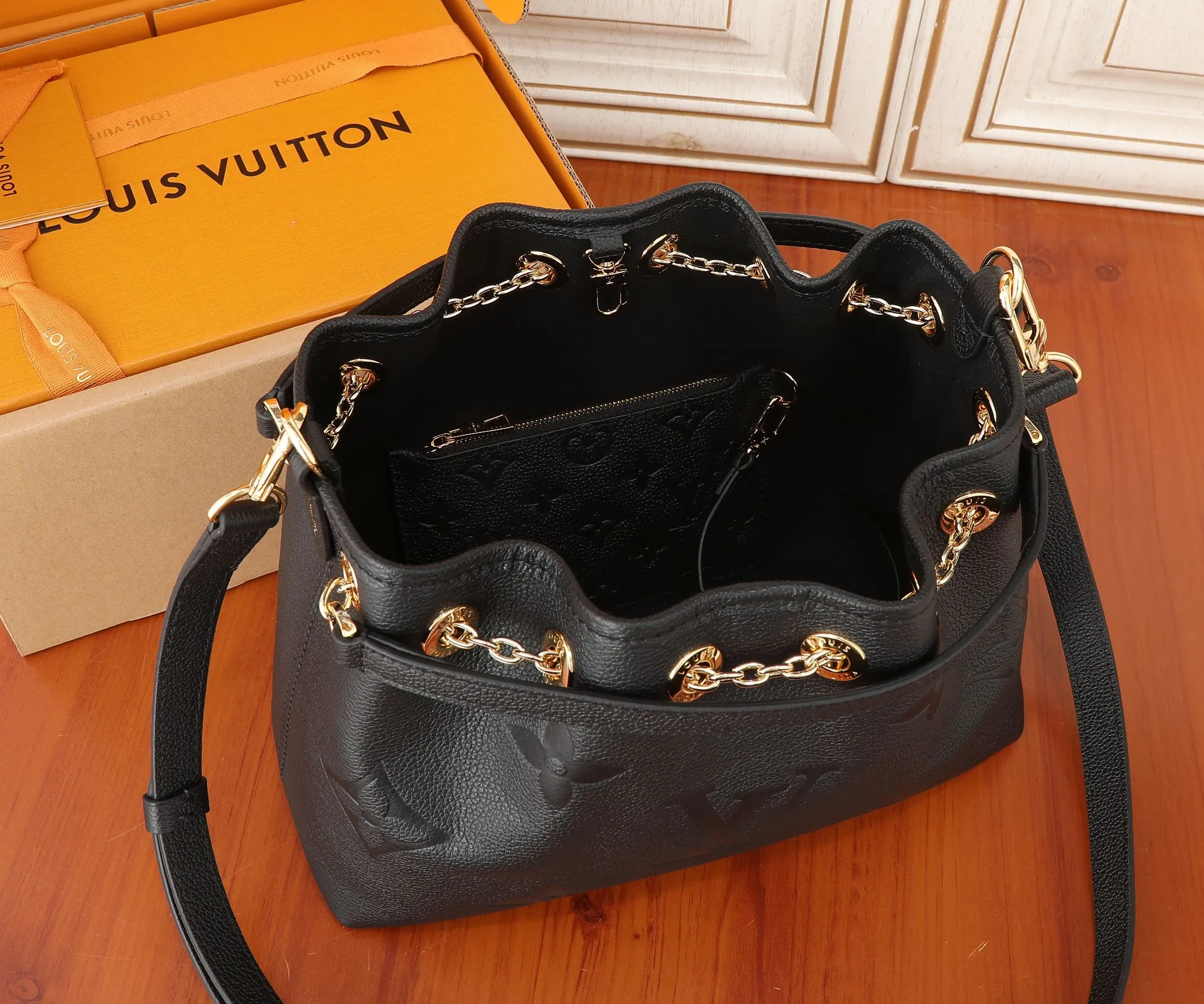 Alternative view of Louis Vuitton Bundle M47209