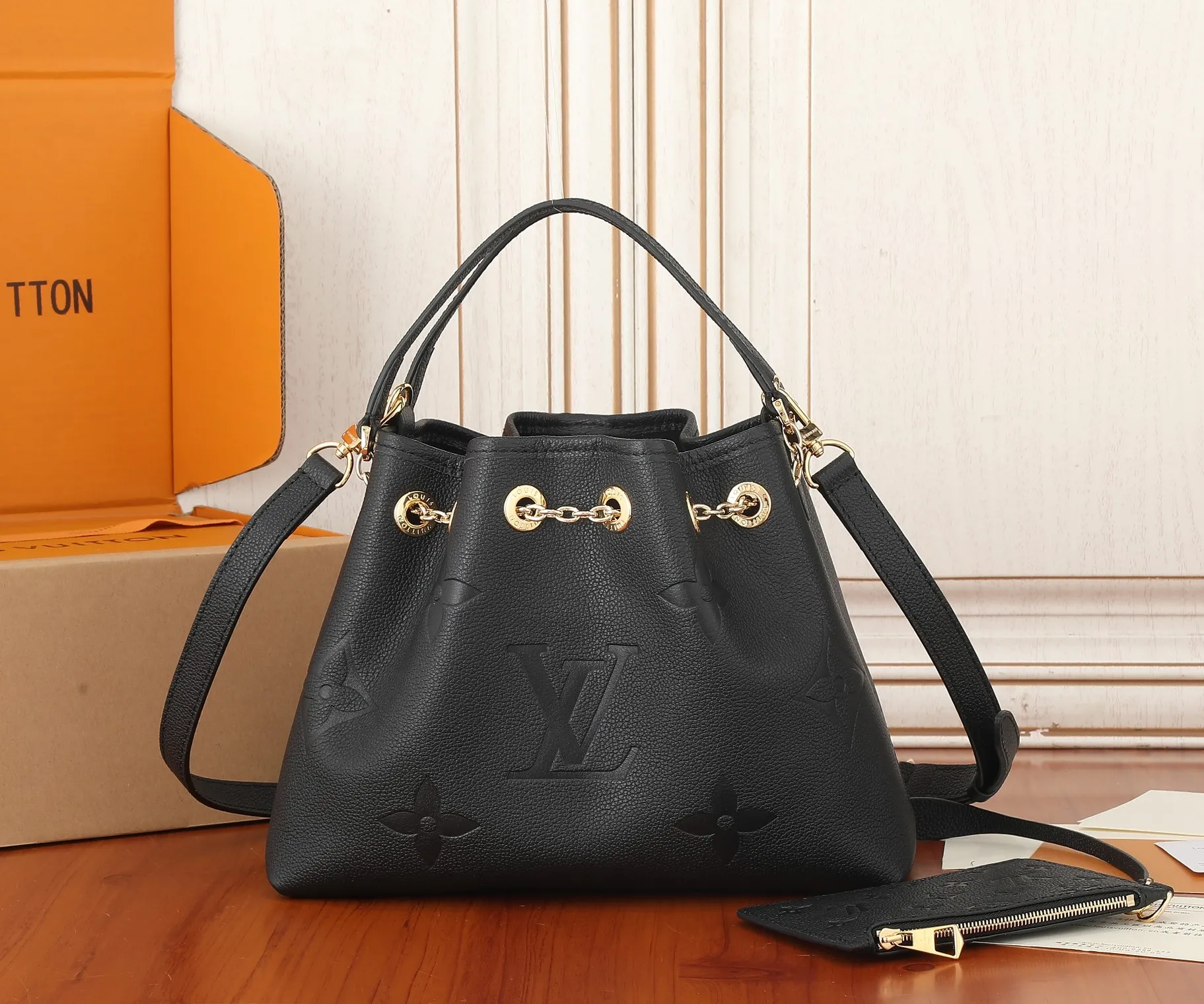Louis Vuitton Bundle M47209 - Image 5