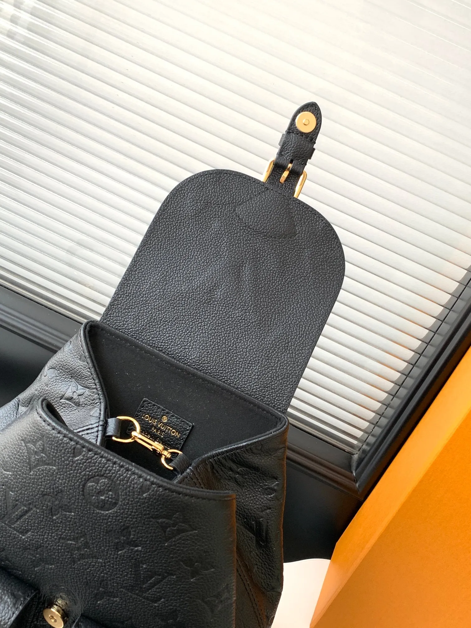 Louis Vuitton Backup M47072 - Image 9
