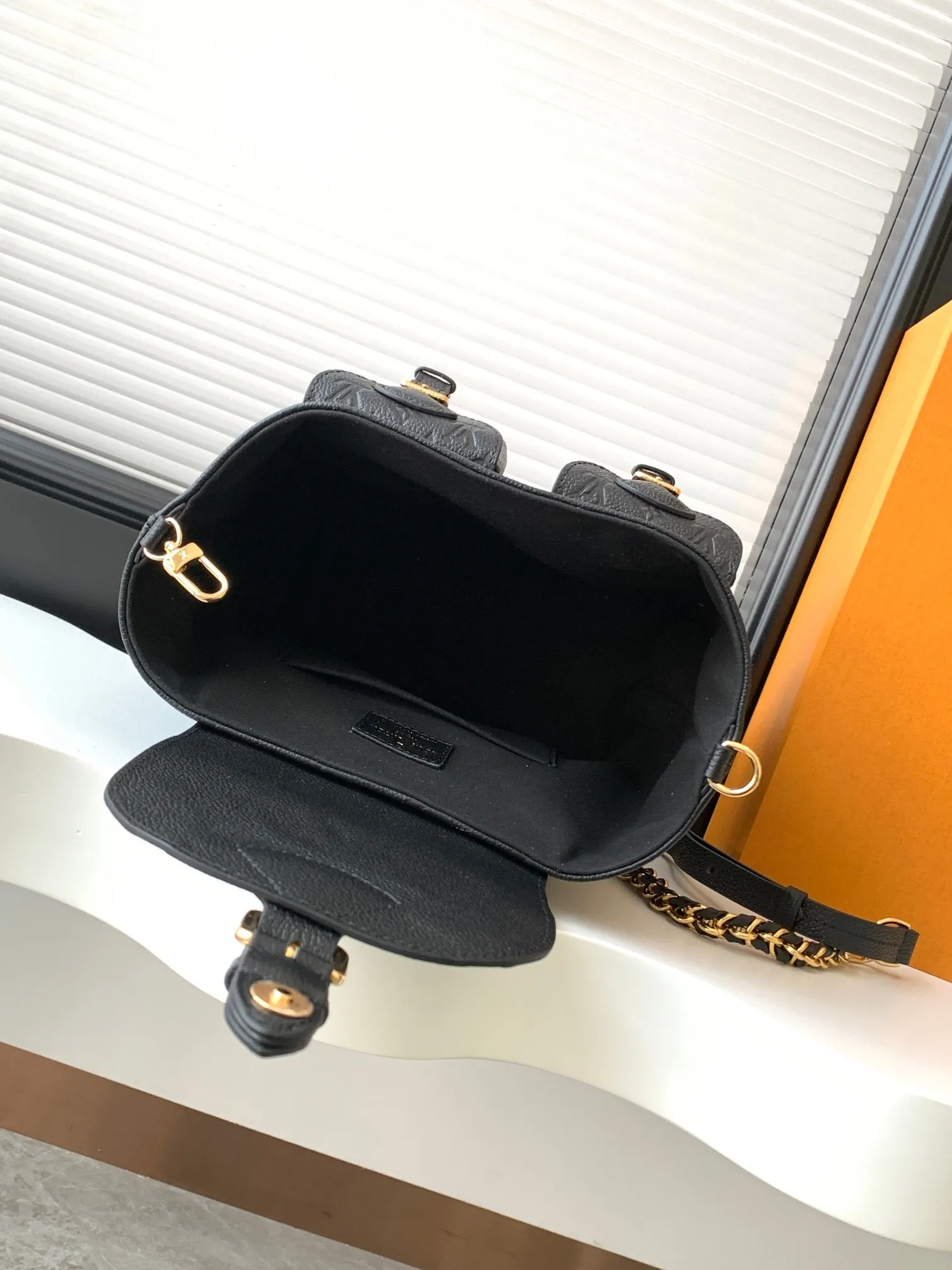 Louis Vuitton Backup M47072 - Image 10