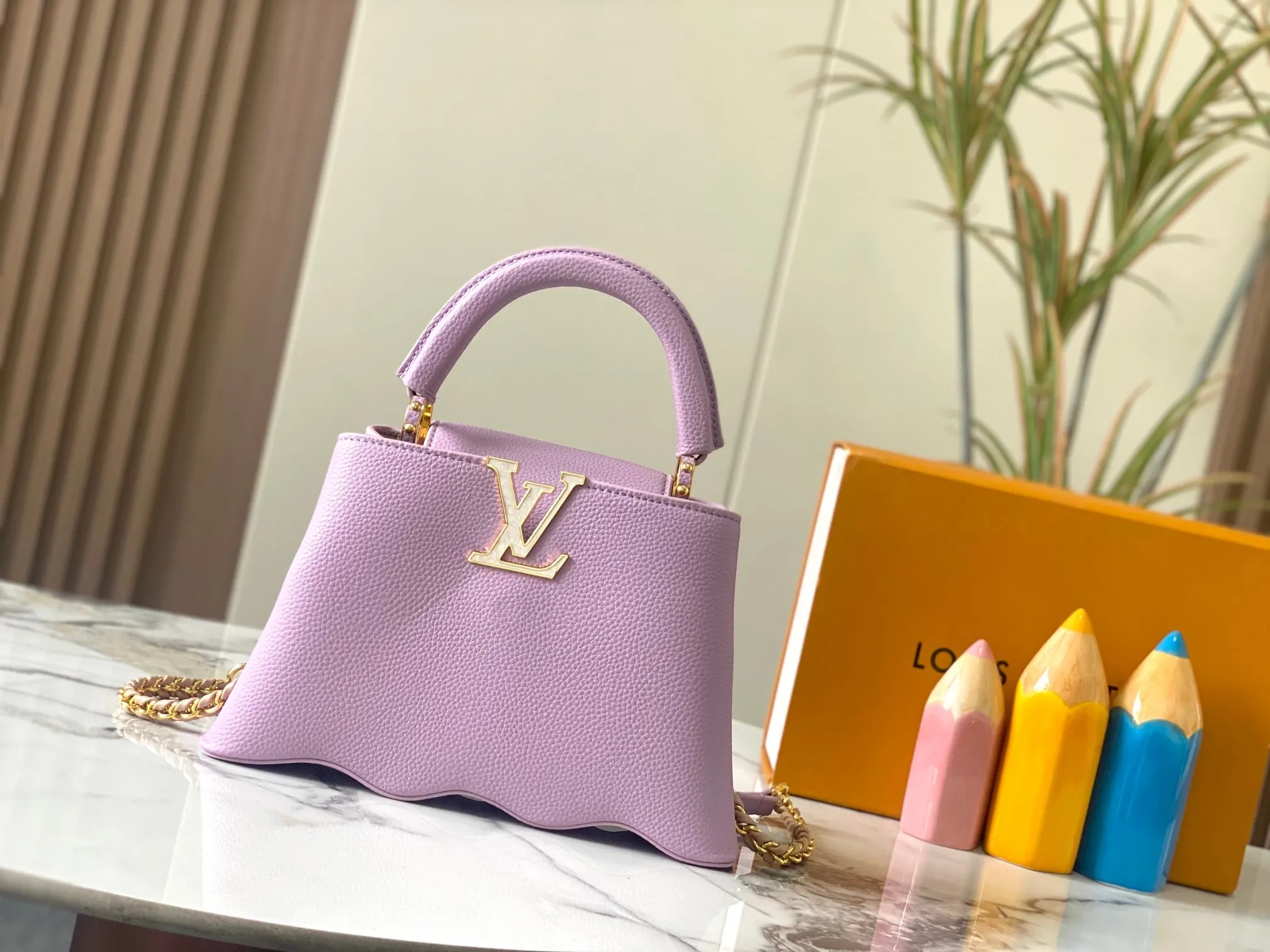 Alternative view of Louis Vuitton Capucines Capushell M22122