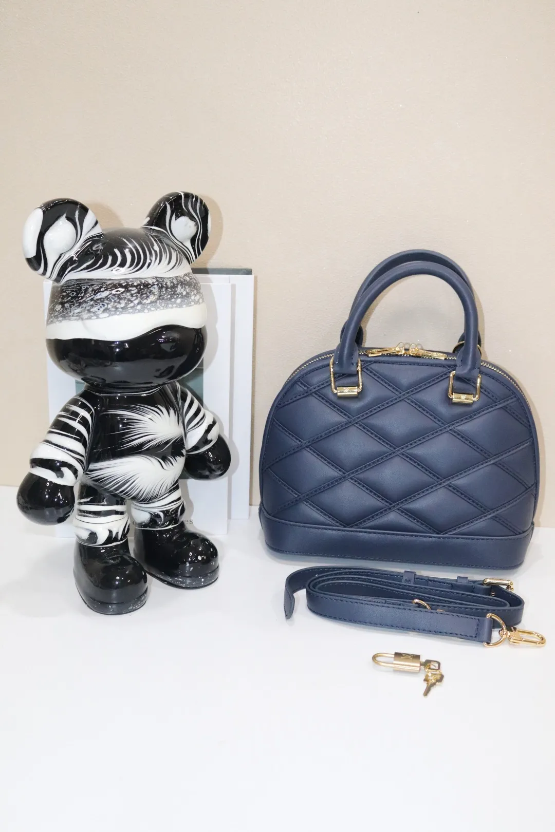 Louis Vuitton Alma BB M23666 - 图片 3