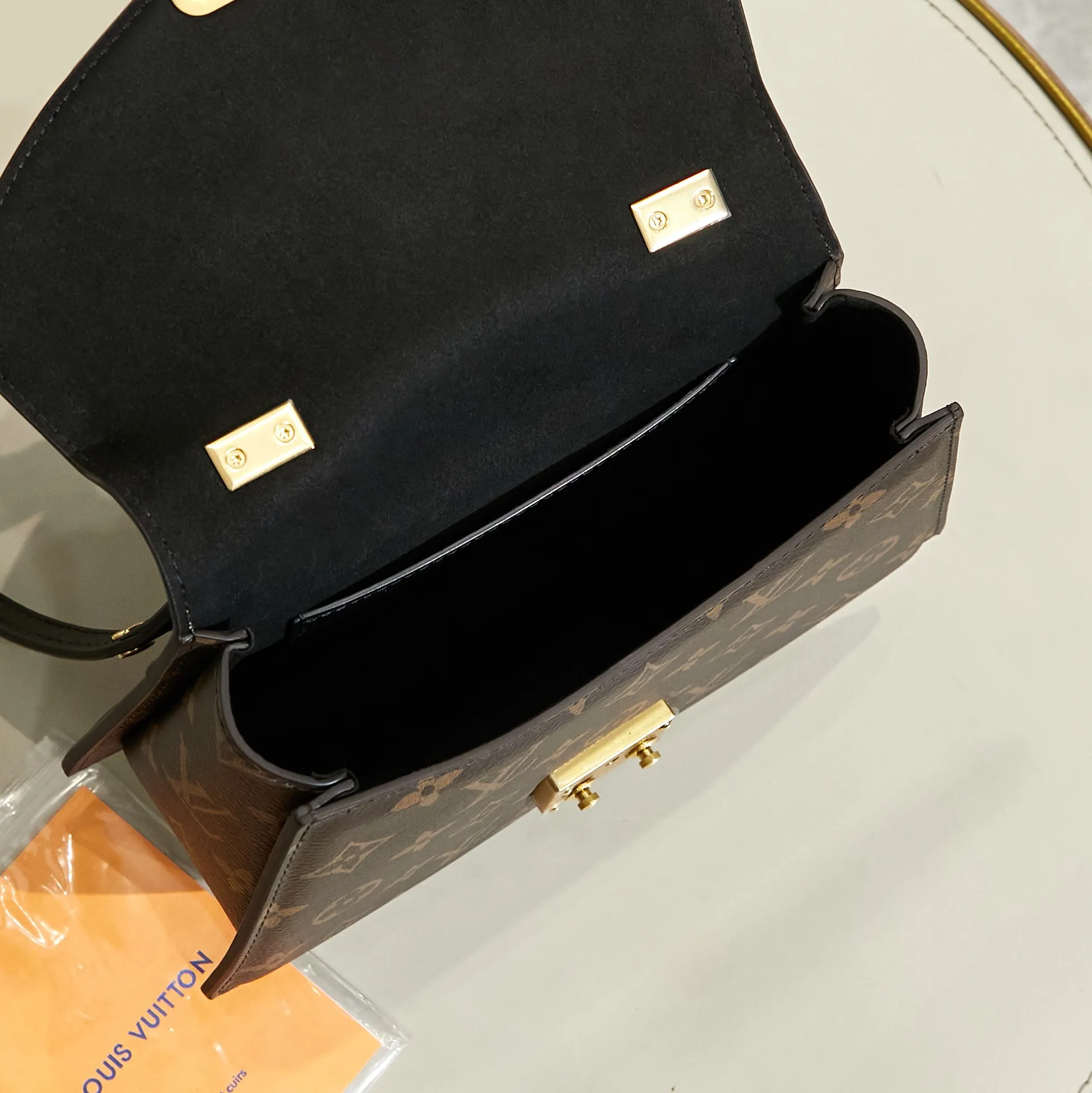 Alternative view of Louis Vuitton Tilsitt M46548