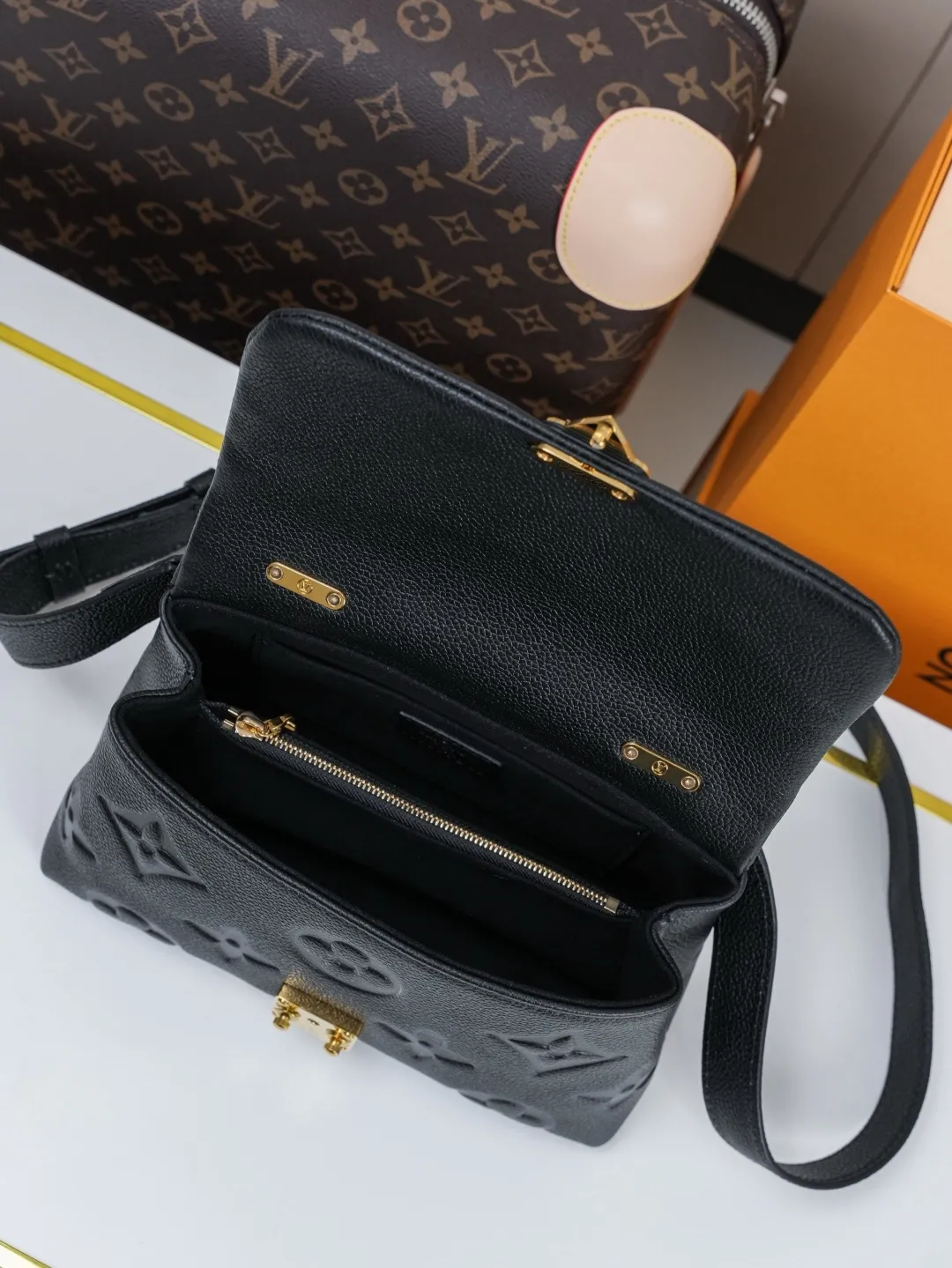 Louis Vuitton Madeleine BB M45977 - 图片 9