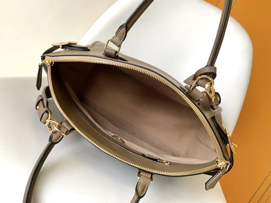 Alternative view of Louis Vuitton Vend?me MM M22927