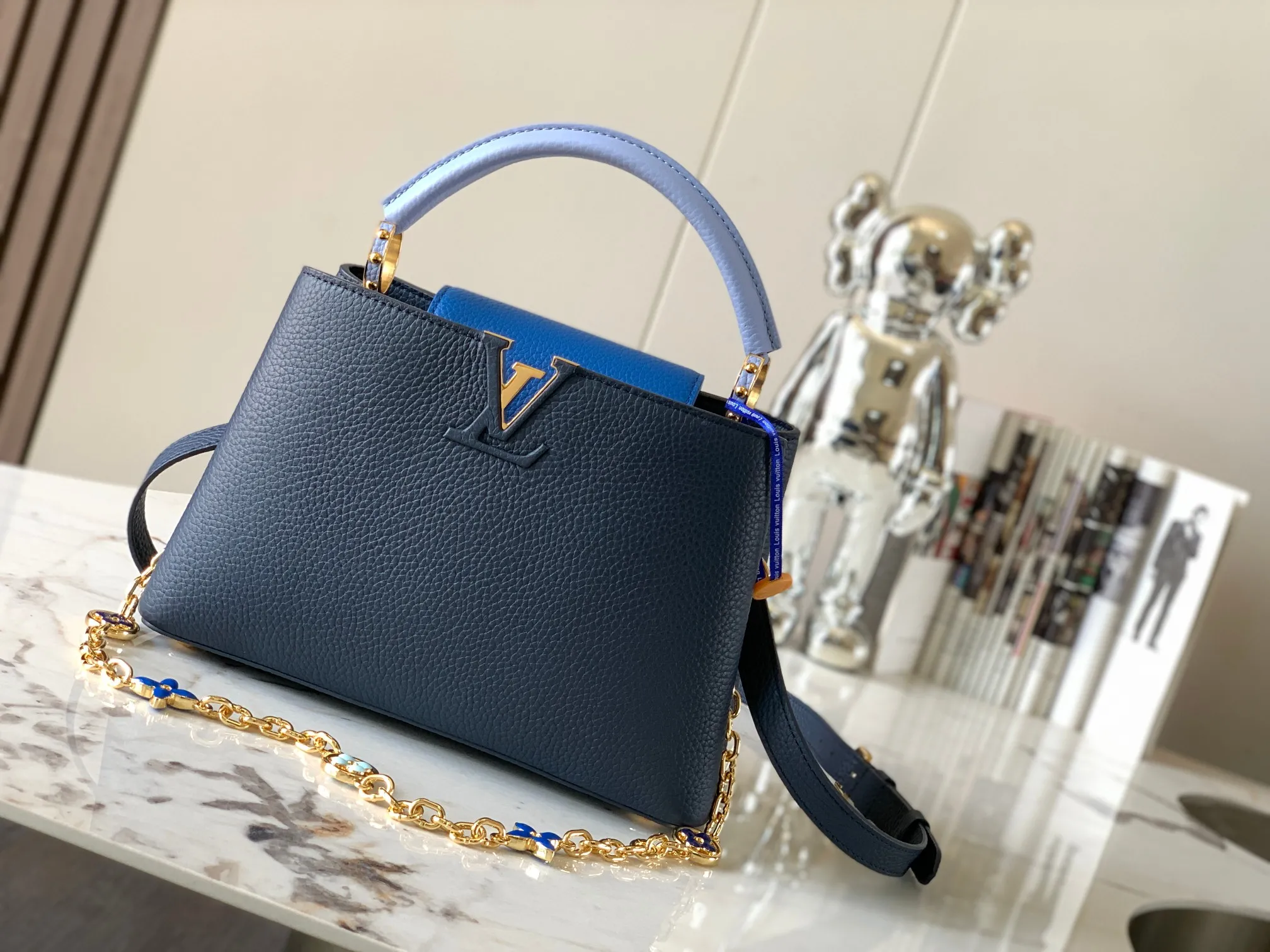 Alternative view of Louis Vuitton Capucines BB M20844