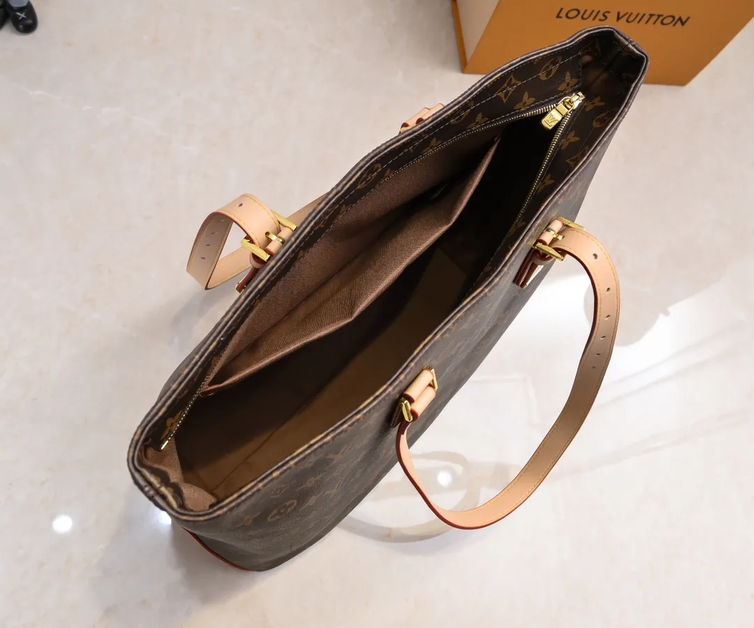 Alternative view of Louis Vuitton Mezzo M47134