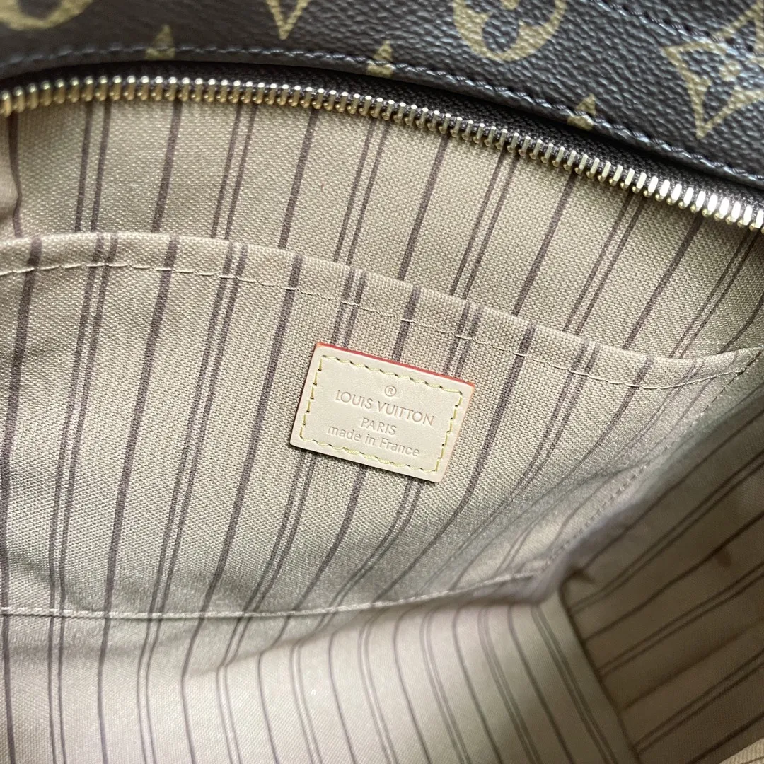 Alternative view of Louis Vuitton Piano M12095