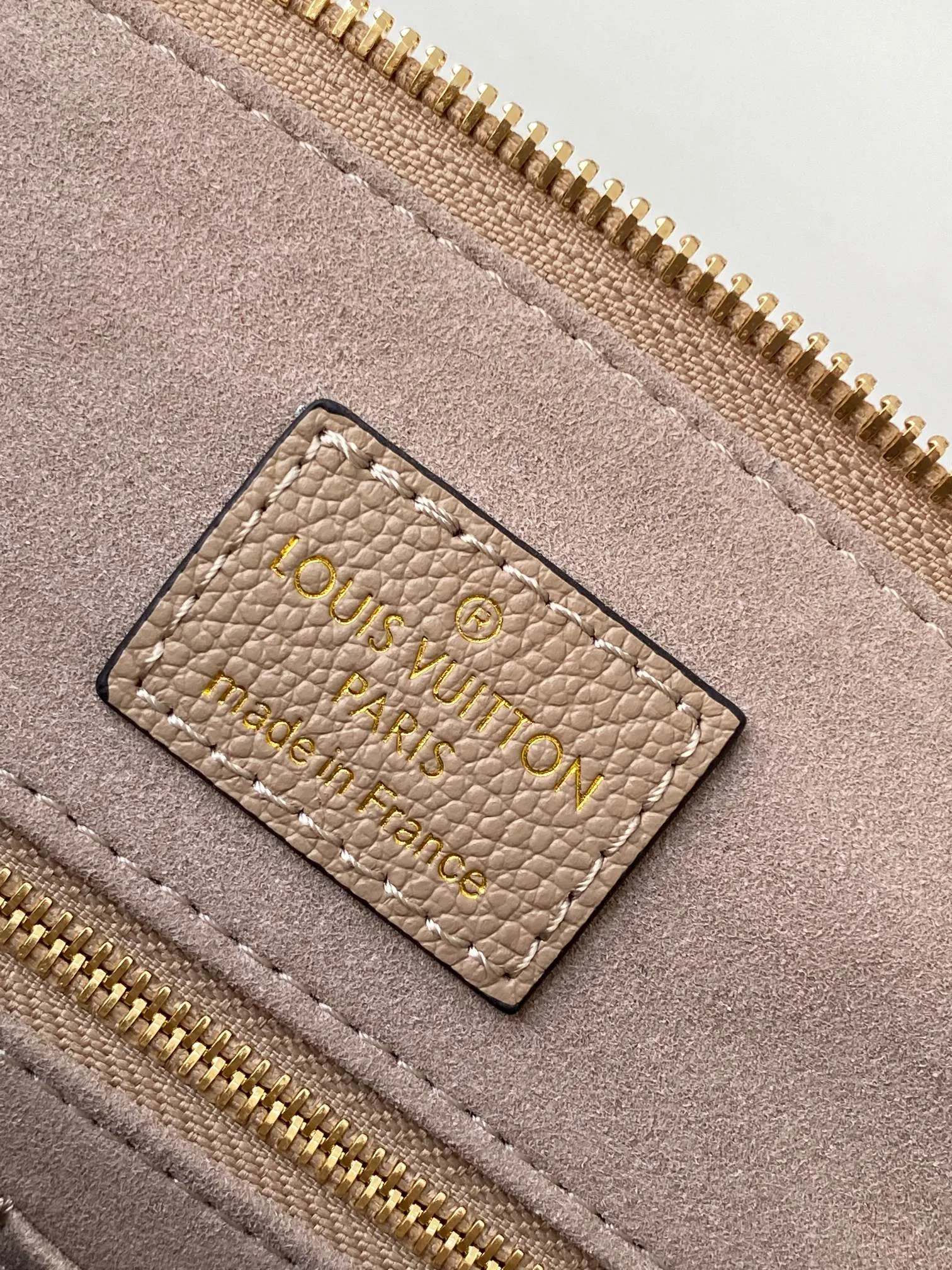 Alternative view of Louis Vuitton Grand Palais M45833