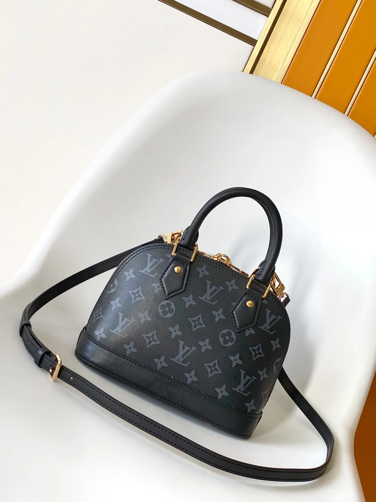 Louis Vuitton Alma BB M12289 - Image 4