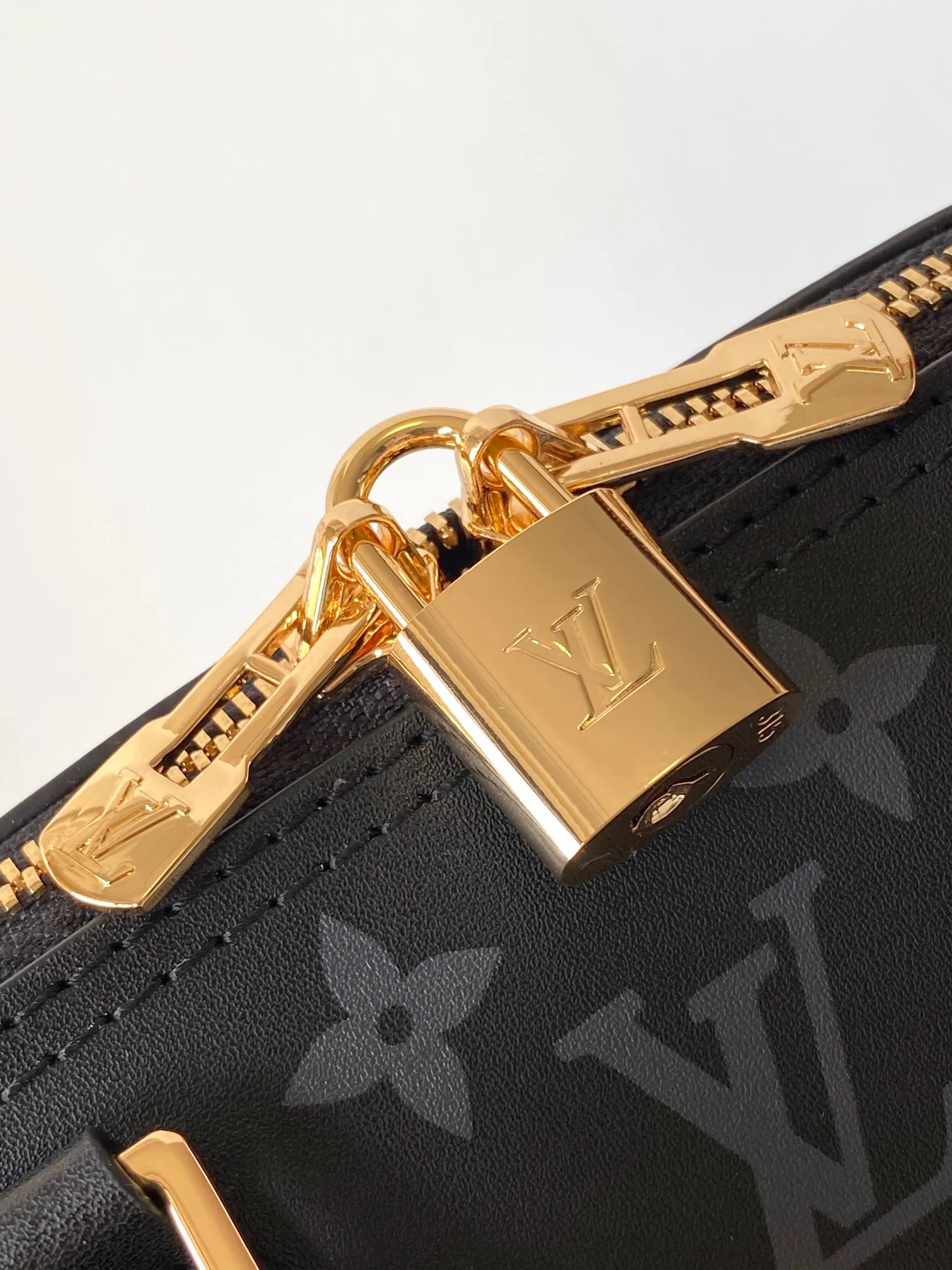 Louis Vuitton Alma BB M12289 - Image 7