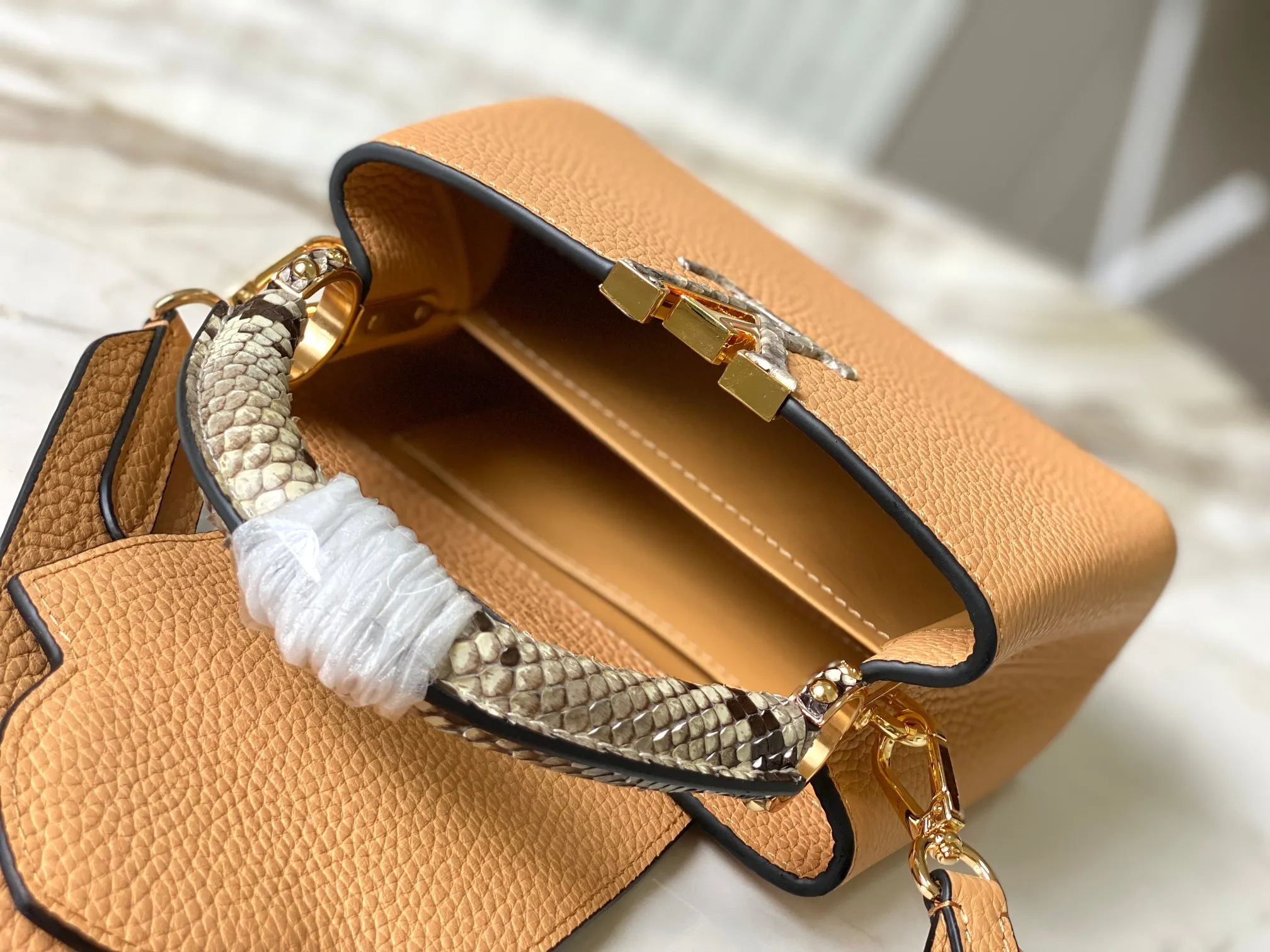 Louis Vuitton Capucines BB N80741 - Image 8