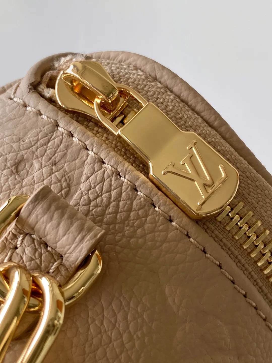 Louis Vuitton Mini Bumbag M14420 - Image 8