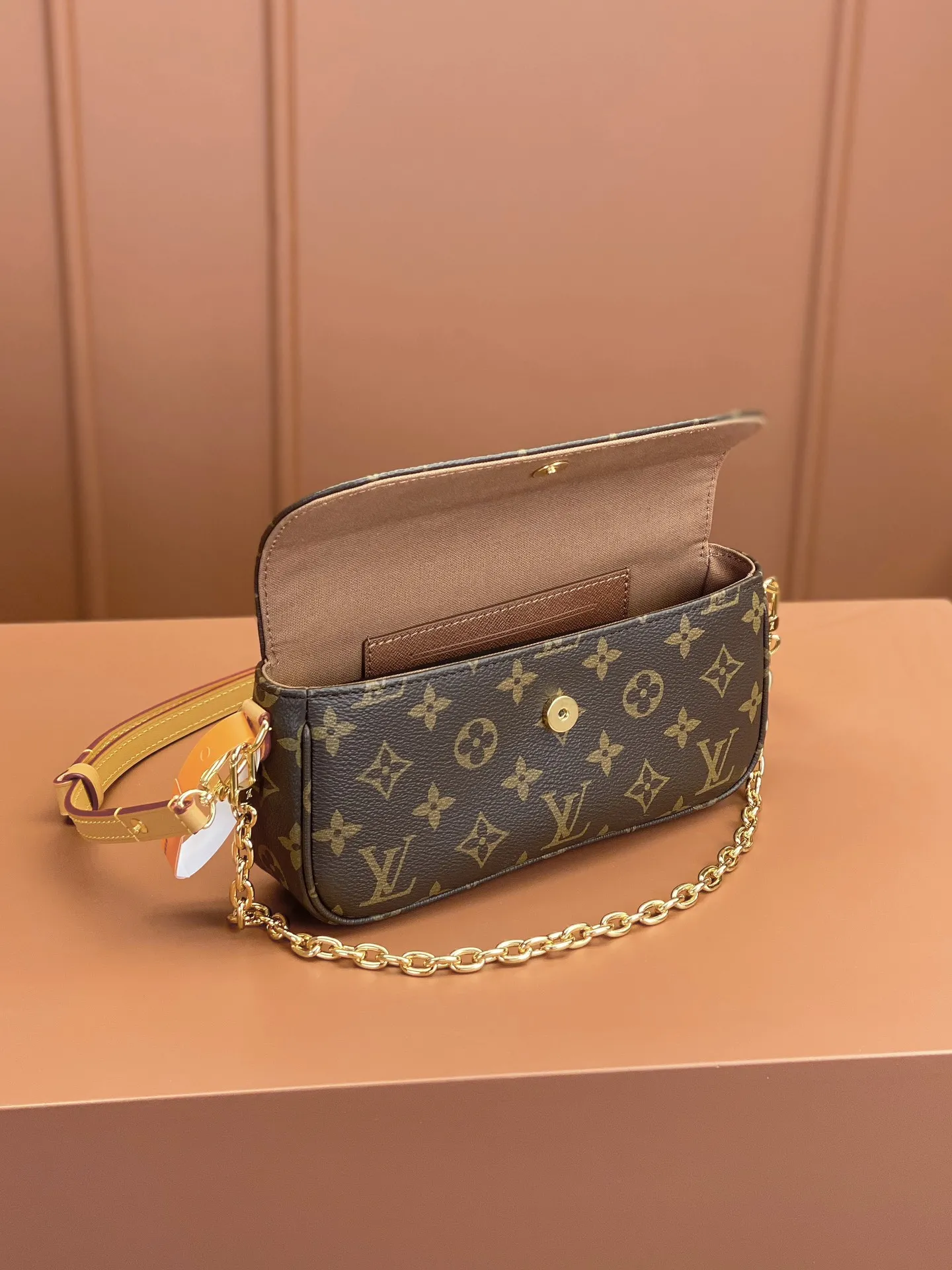 Louis Vuitton Wallet on Chain Ivy M81911 - Image 6
