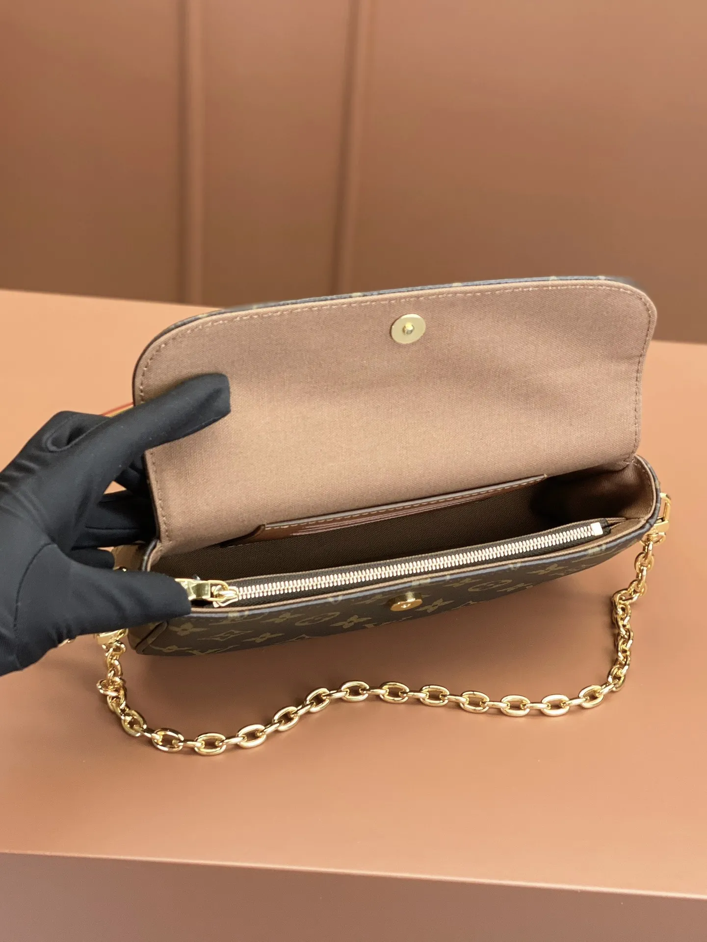 Louis Vuitton Wallet on Chain Ivy M81911 - Image 8
