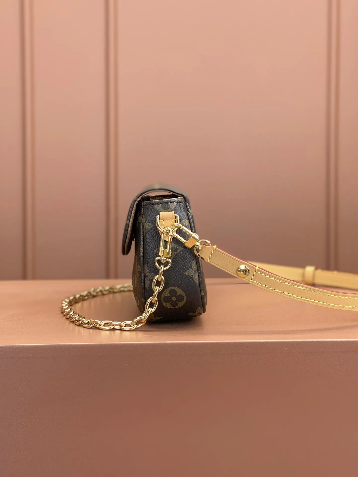 Louis Vuitton Wallet on Chain Ivy M81911 - Image 9