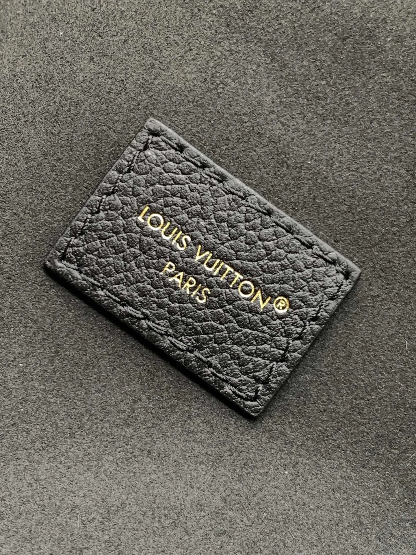 Alternative view of Louis Vuitton Anytime Flap Bag M14604