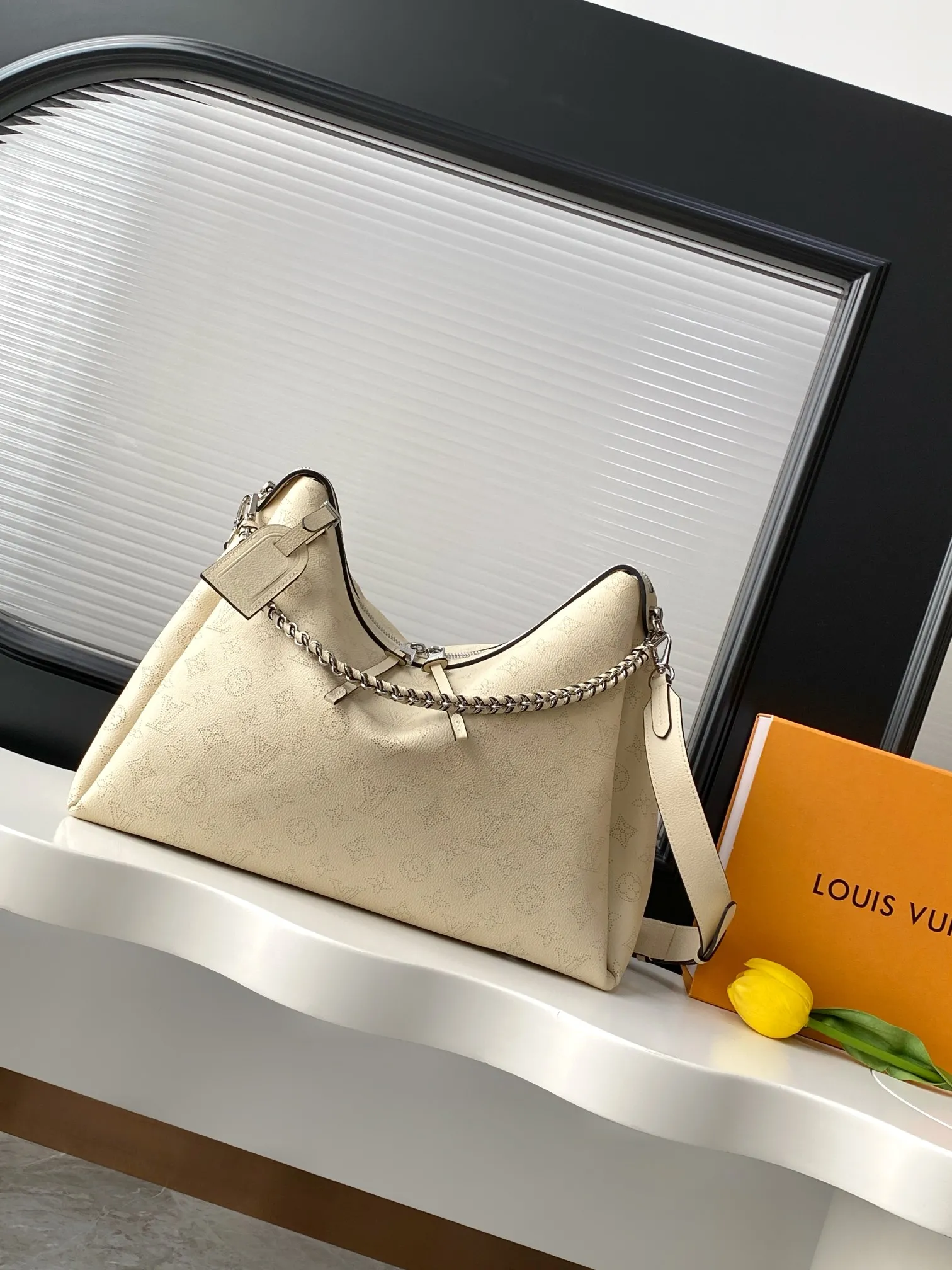 Alternative view of Louis Vuitton Hand It All PM M24114