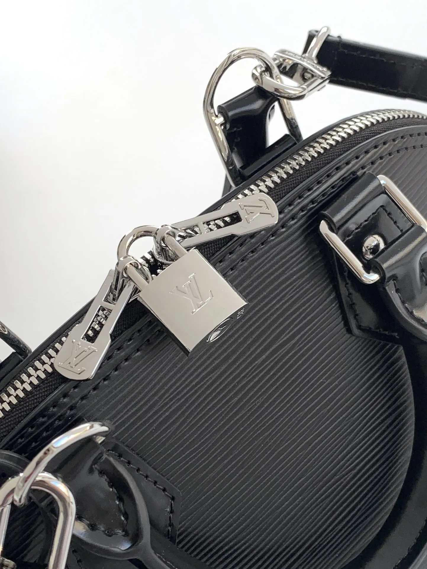 Louis Vuitton Alma BB M24645 - 图片 6