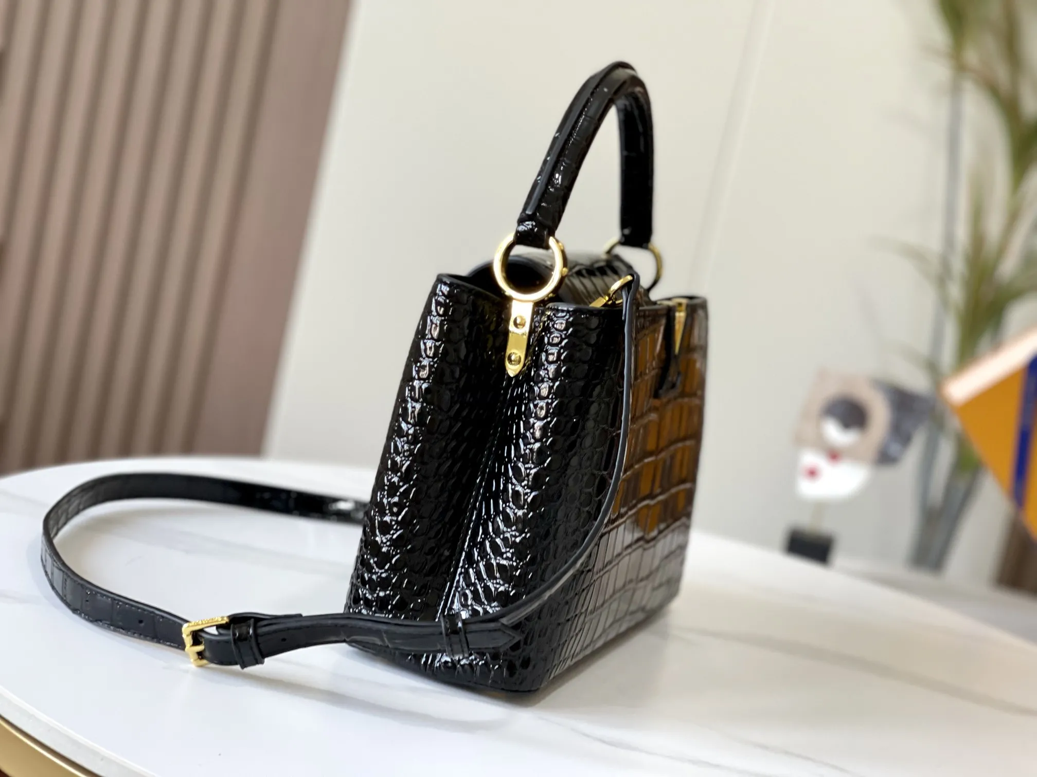 Louis Vuitton Capucines MM N92967 - 图片 3