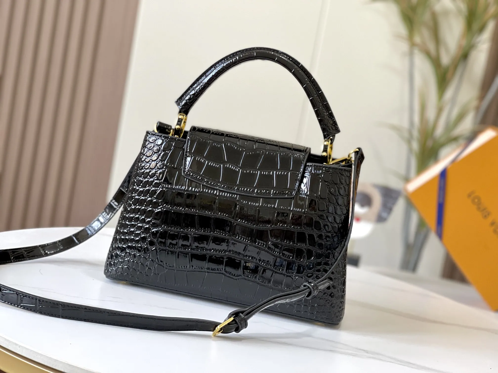 Louis Vuitton Capucines MM N92967 - 图片 4