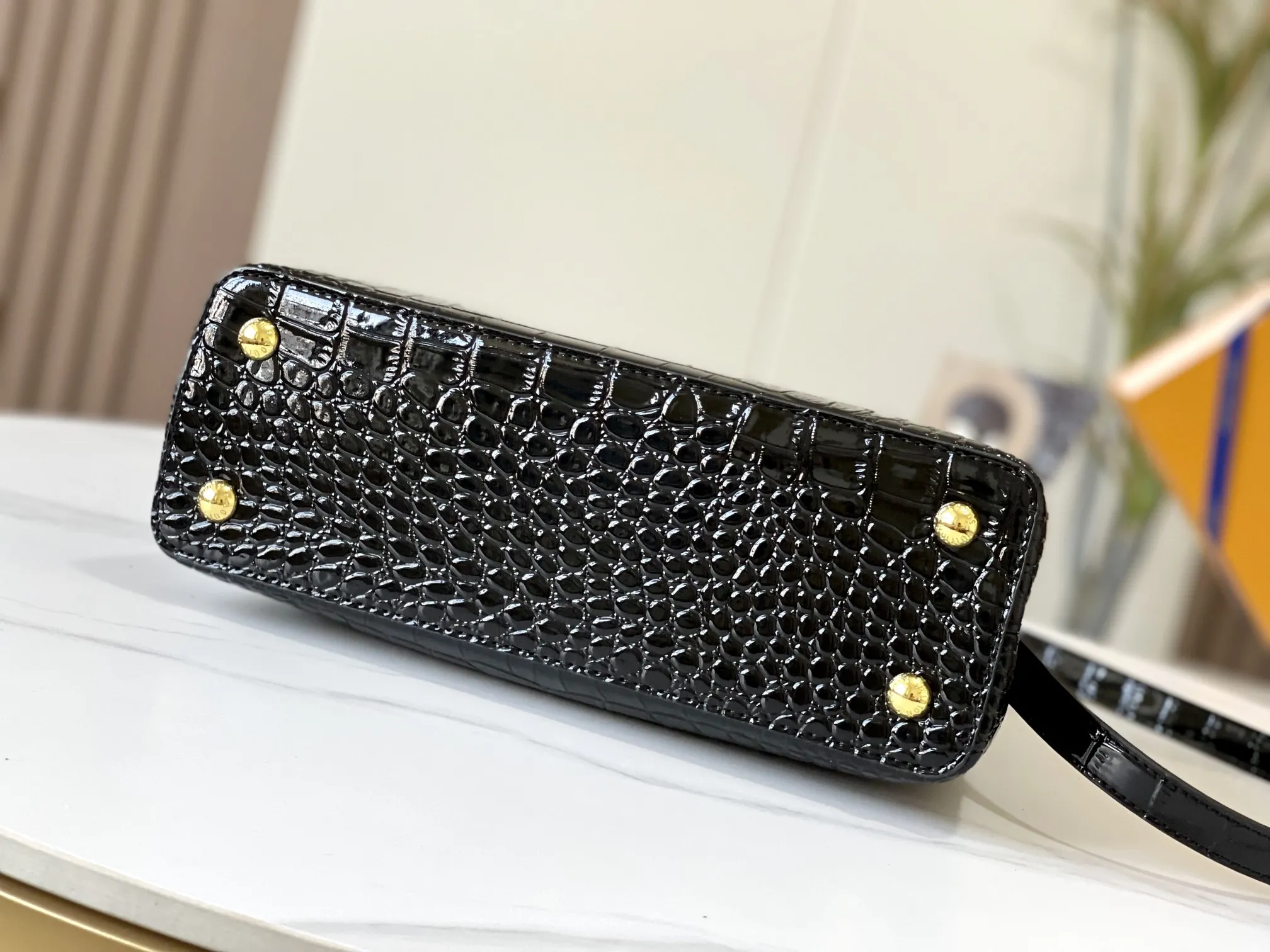 Louis Vuitton Capucines MM N92967 - 图片 5