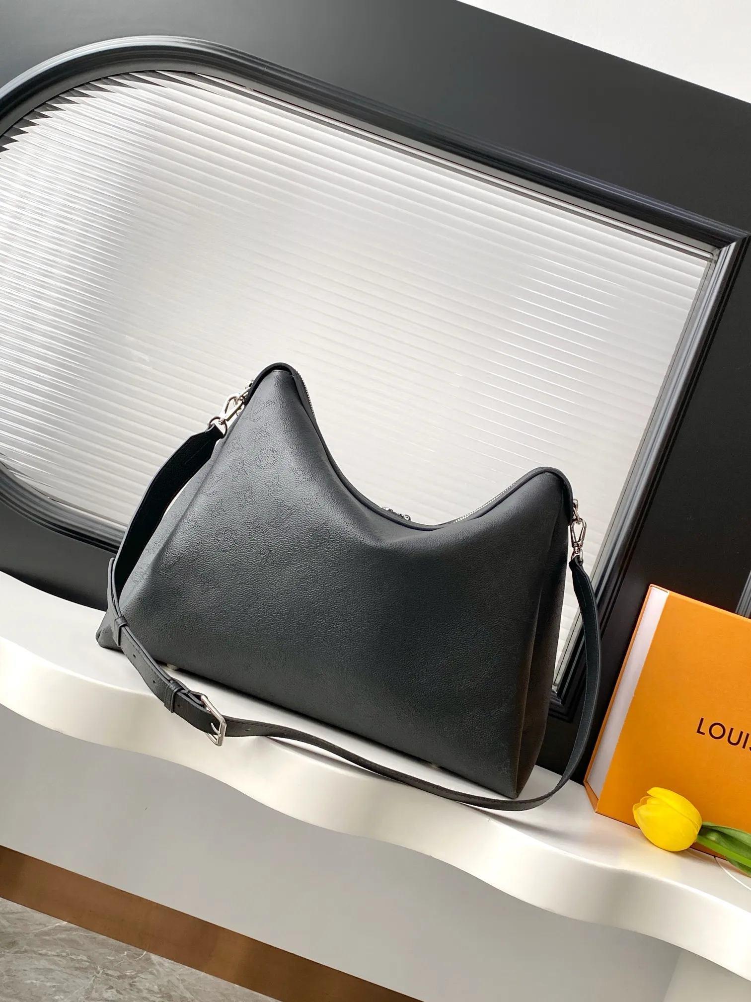 Louis Vuitton Hand It All MM M24132 - 图片 7