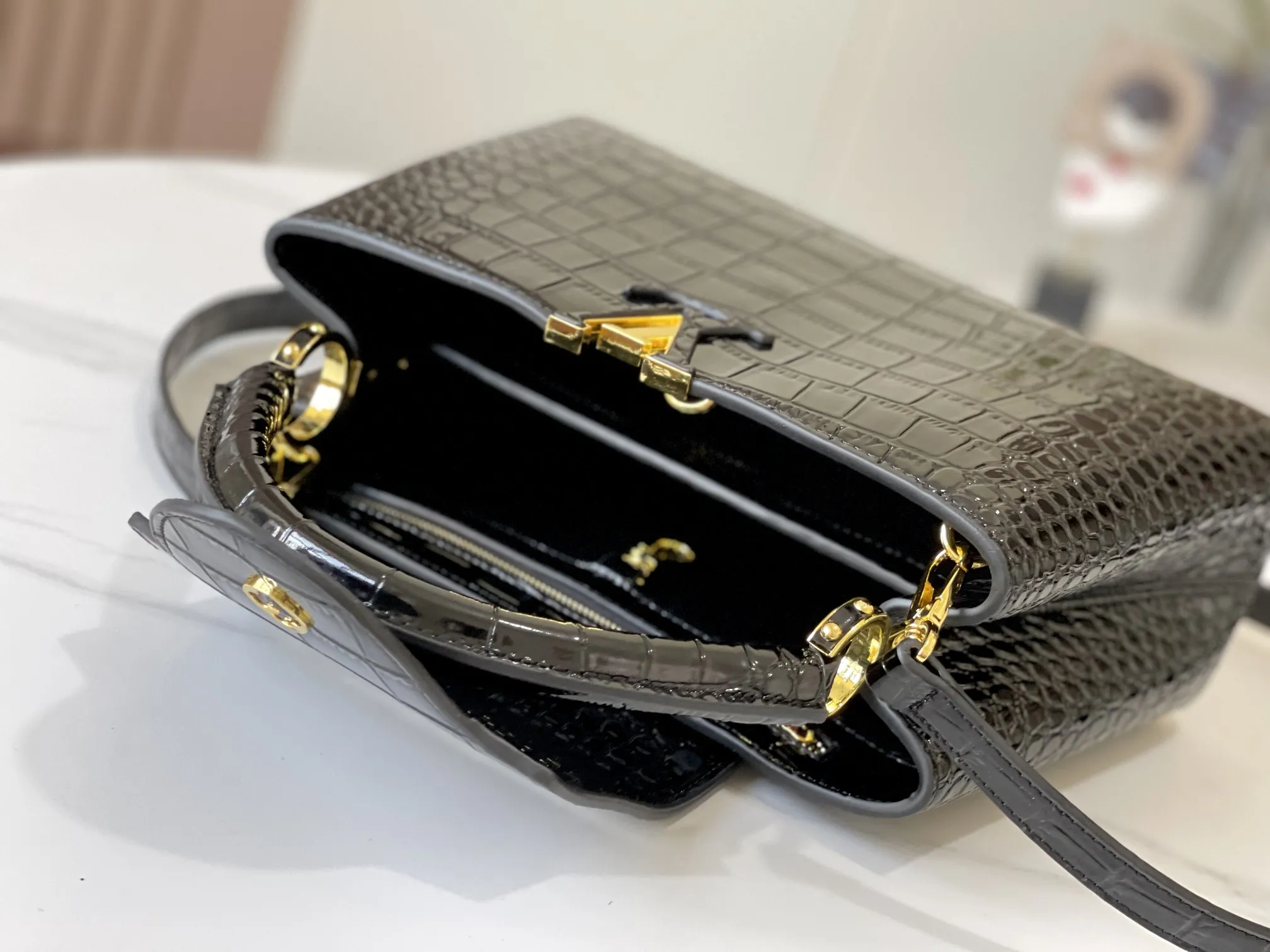 Louis Vuitton Capucines MM N92967 - 图片 9