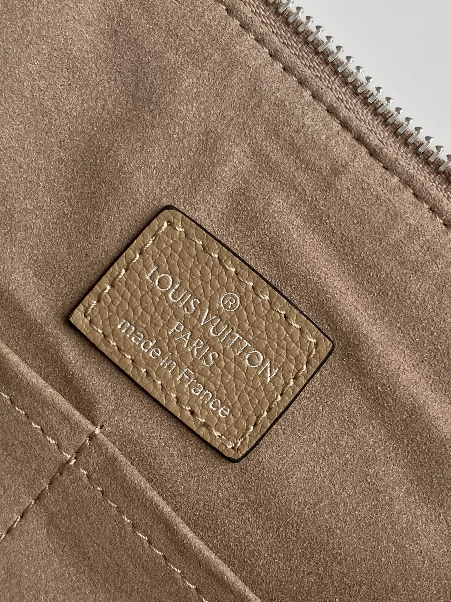 Alternative view of Louis Vuitton Hand It All MM M24133