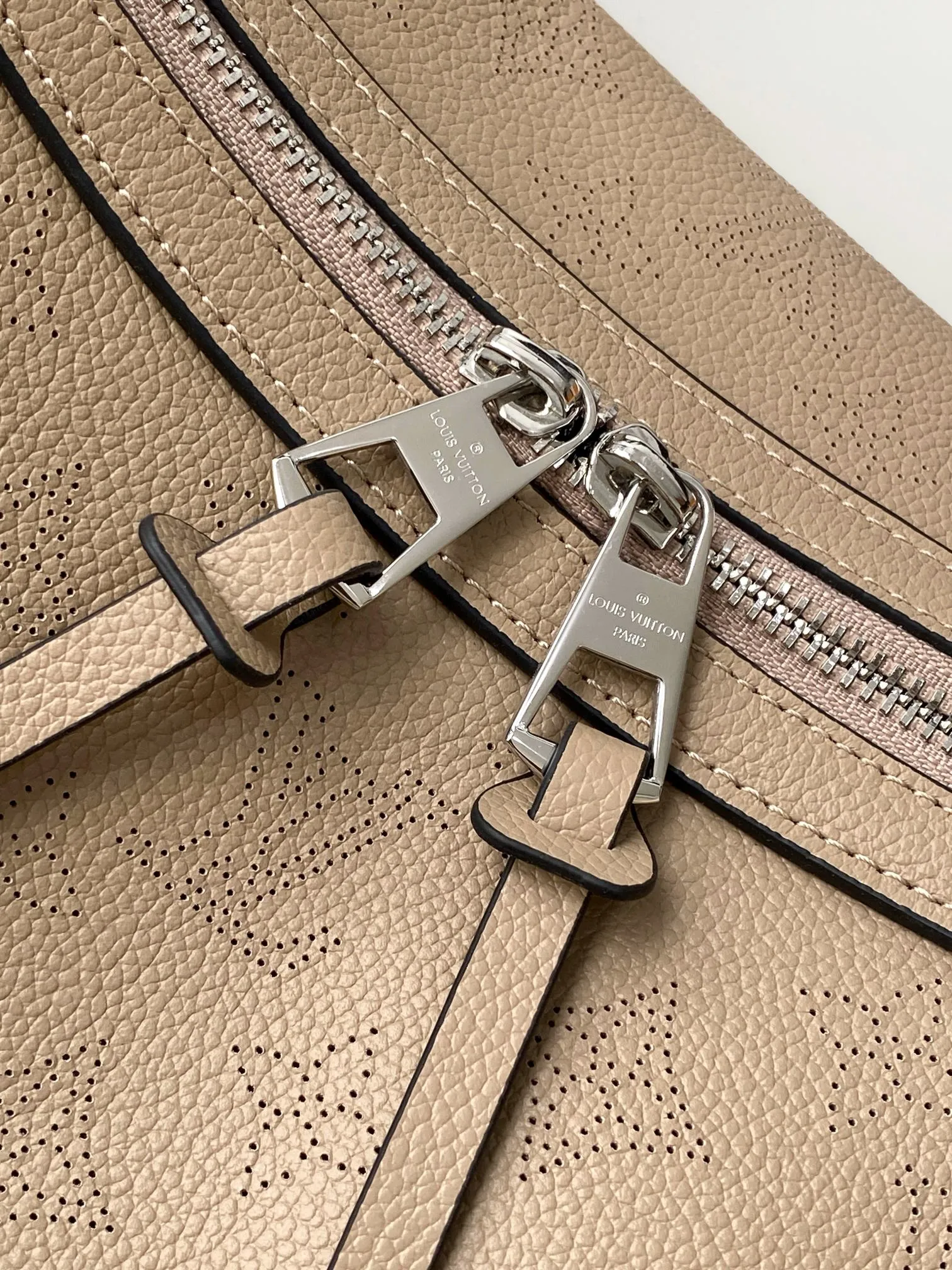 Louis Vuitton Hand It All MM M24133 - 图片 7