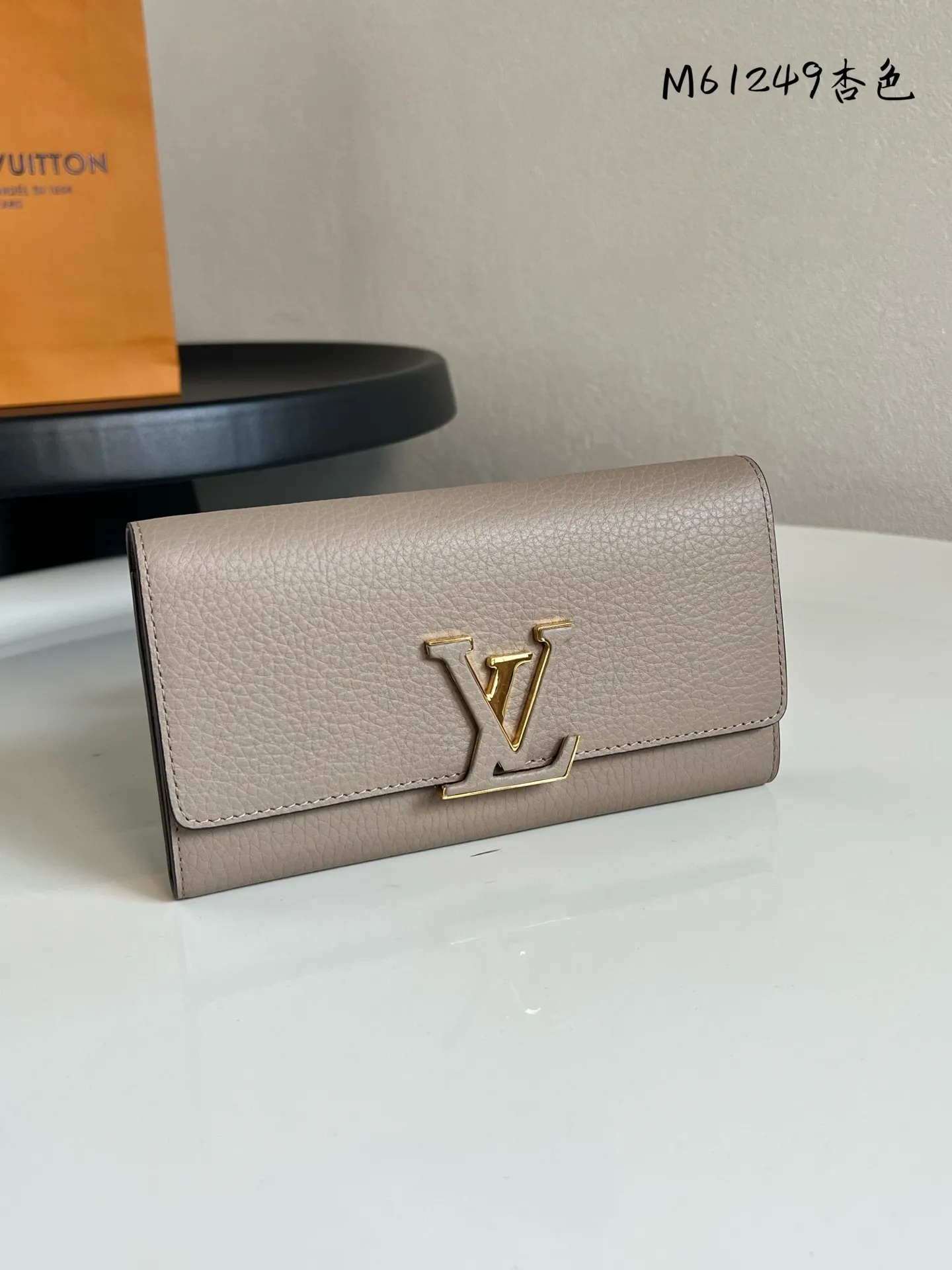 Alternative view of Louis Vuitton Capucines Wallet M61249