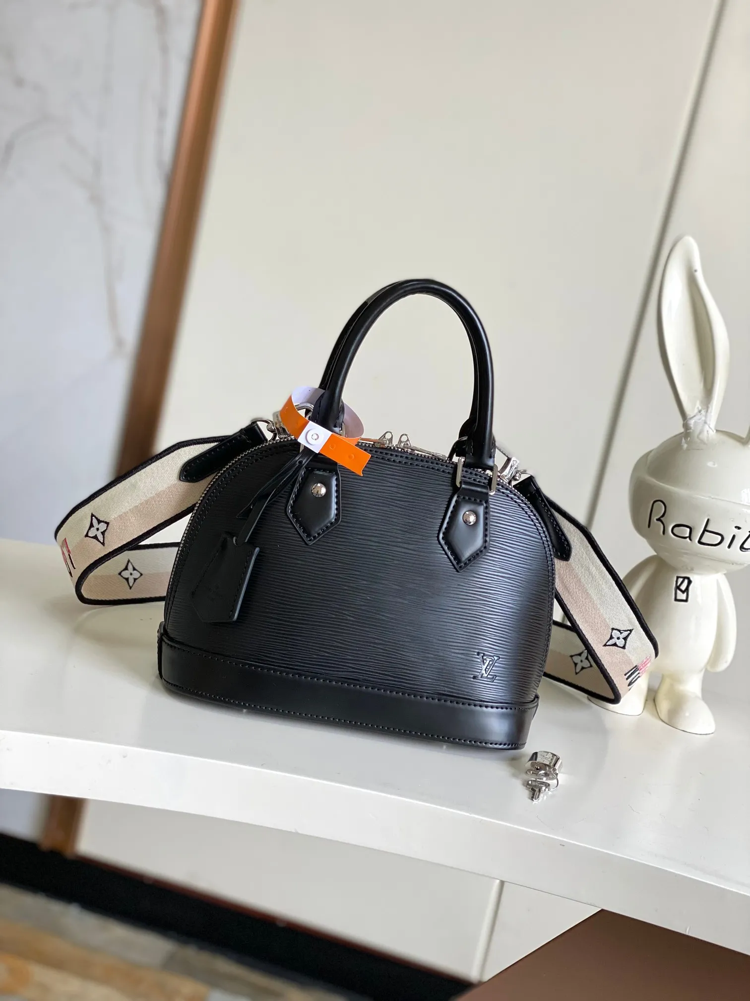 Alternative view of Louis Vuitton Alma BB M22213