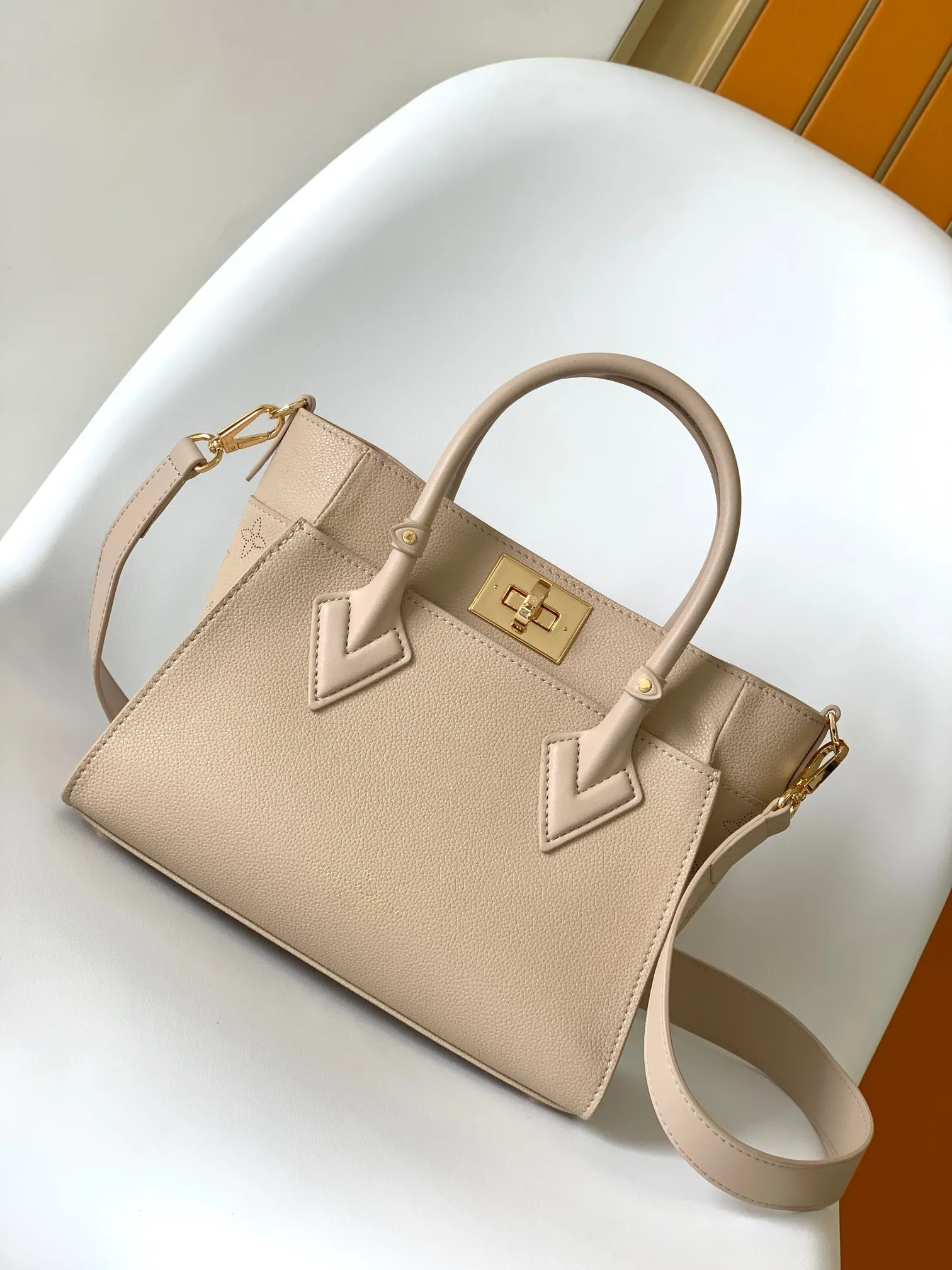 Alternative view of Louis Vuitton On My Side PM M20600