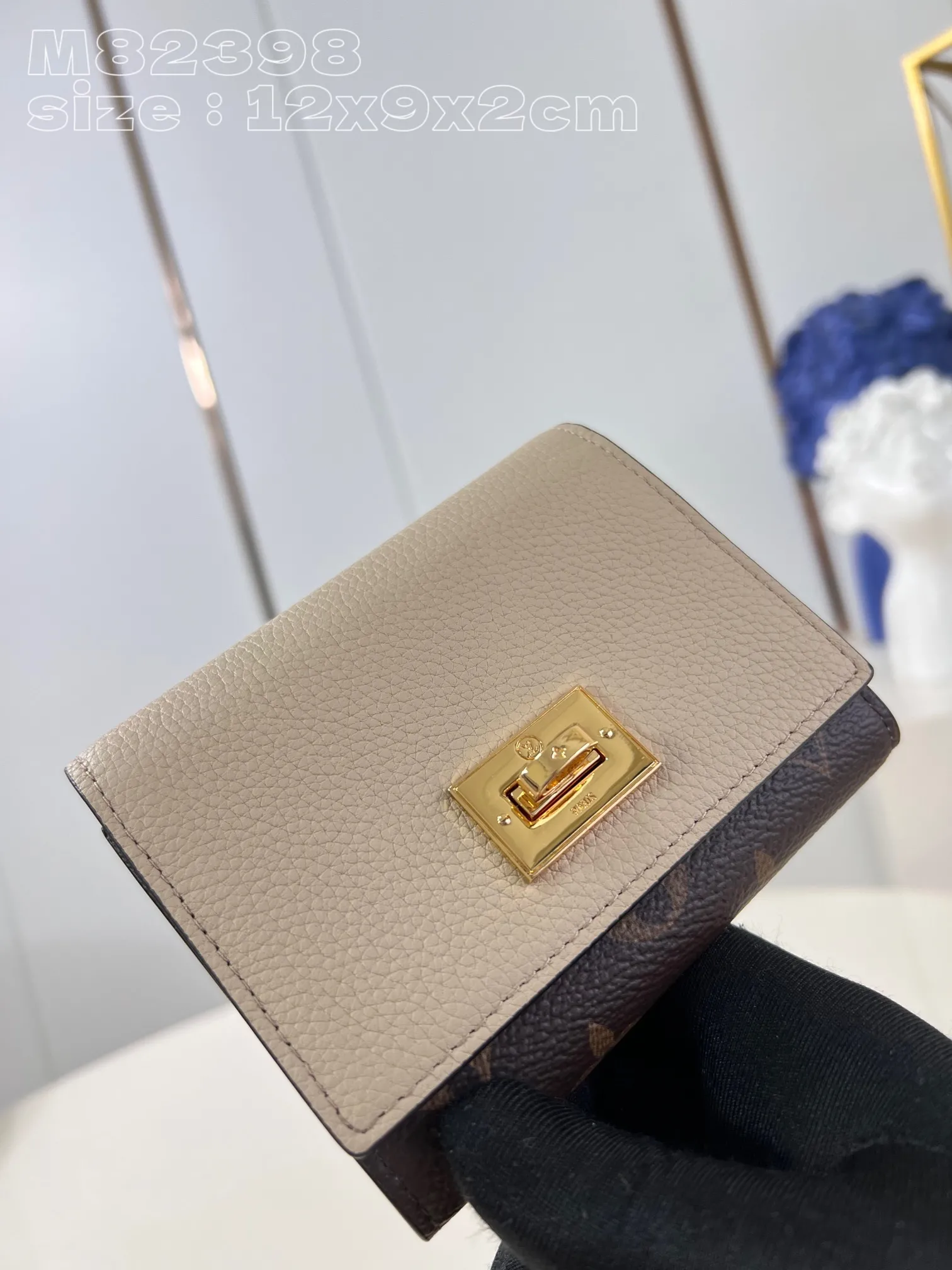 Alternative view of Louis Vuitton Victorine On My Side Wallet M82398
