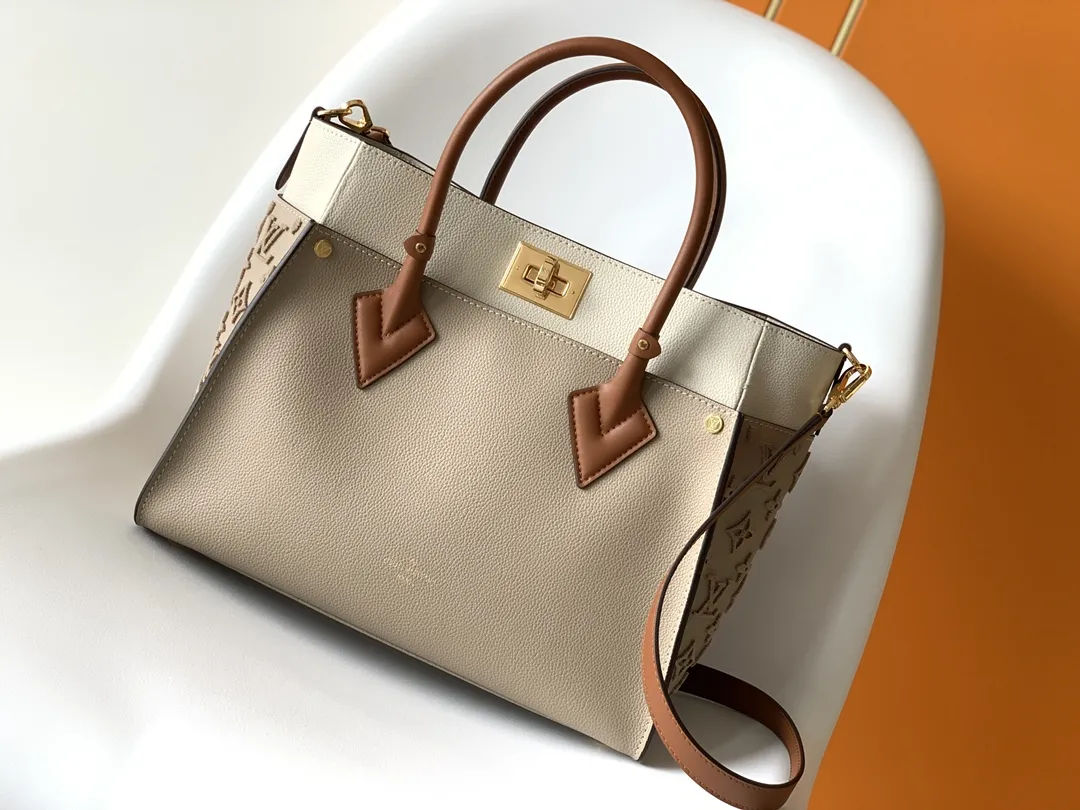Alternative view of Louis Vuitton On My Side M53825