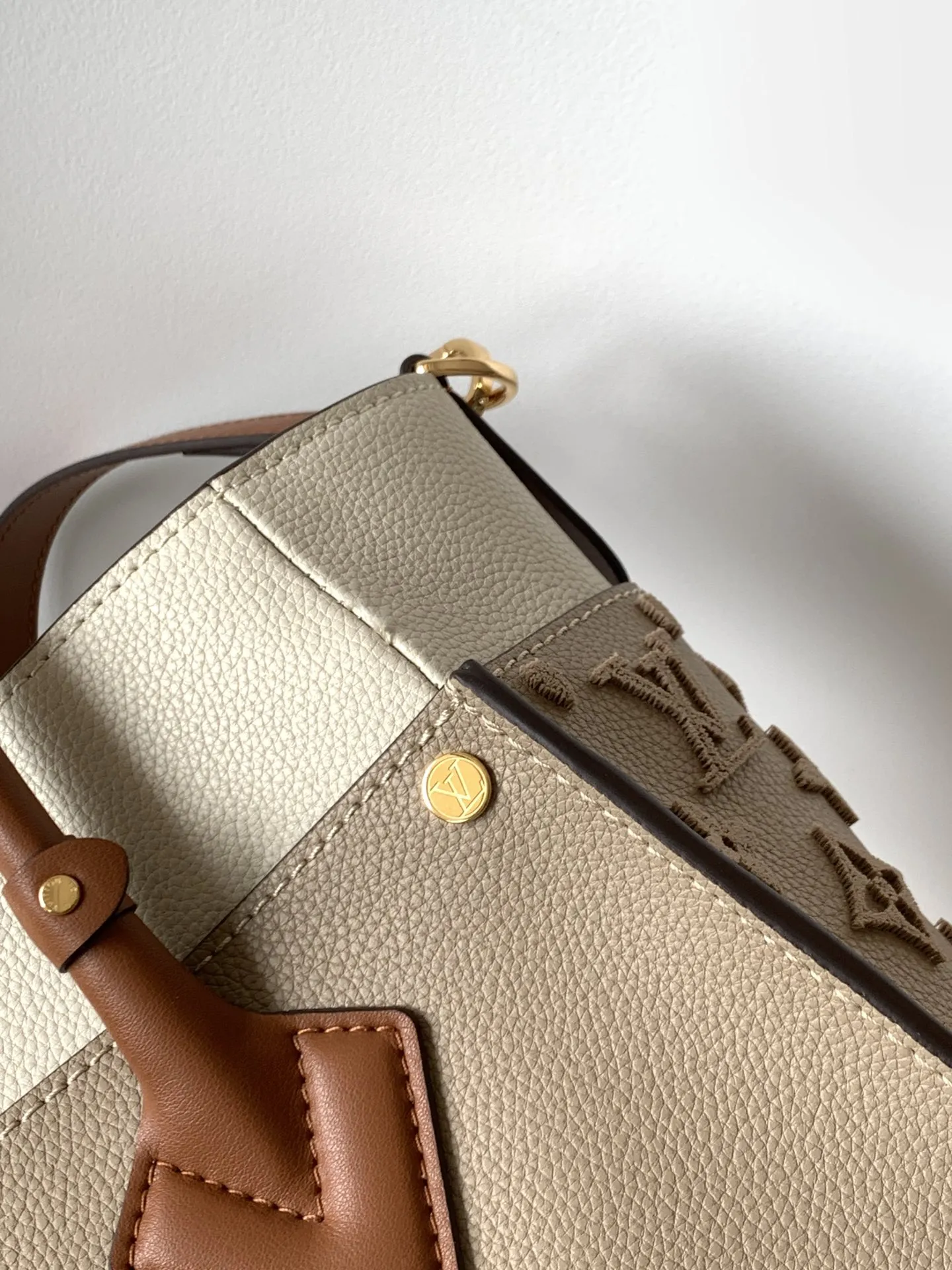 Louis Vuitton On My Side M53825 - 图片 7